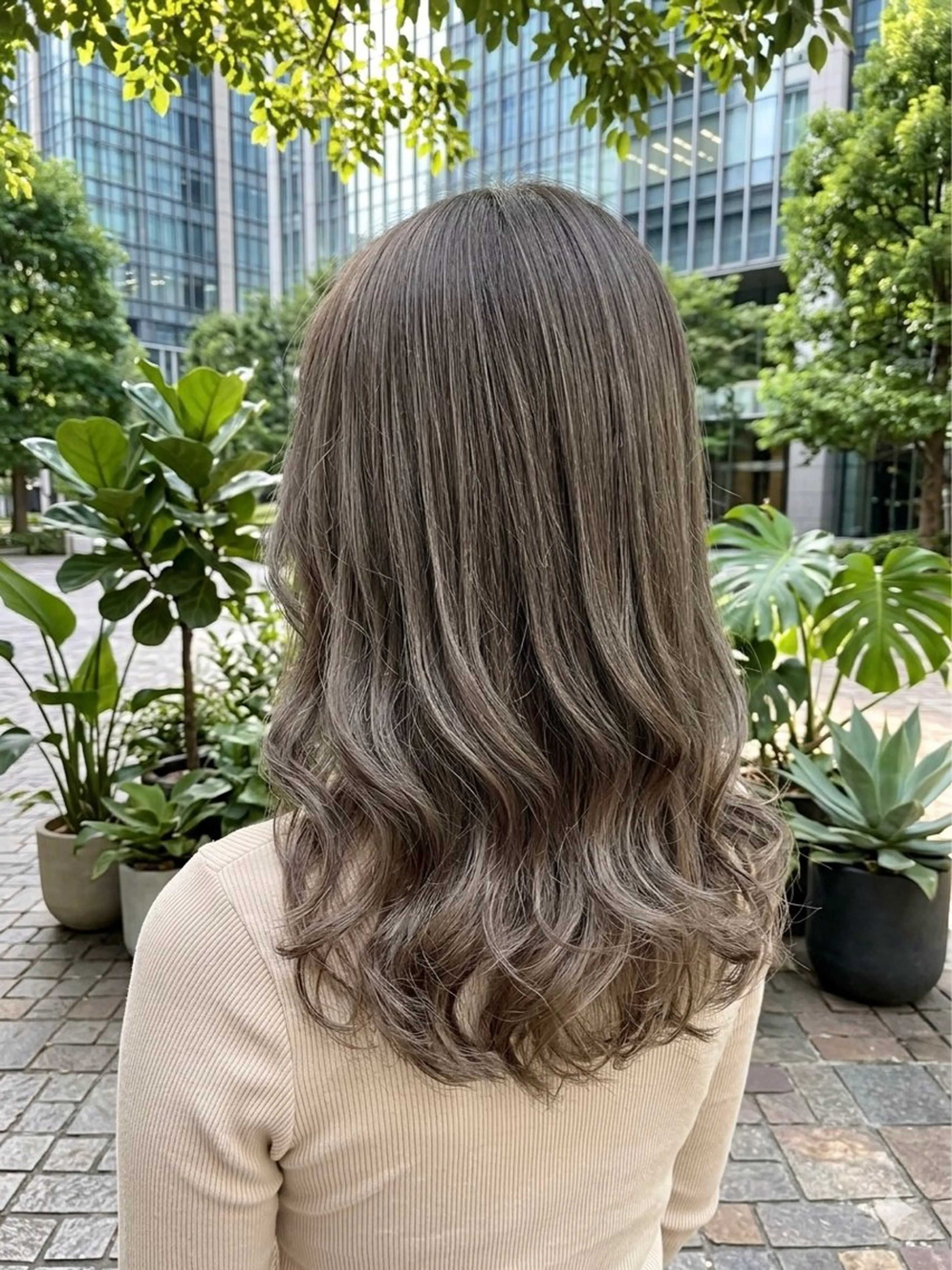 〔赤味OFF🌿ブリーチなしで外国人風カラーに🌿〕　イルミナカラー＆内部ケアスチーム3stepトリートメントの写真