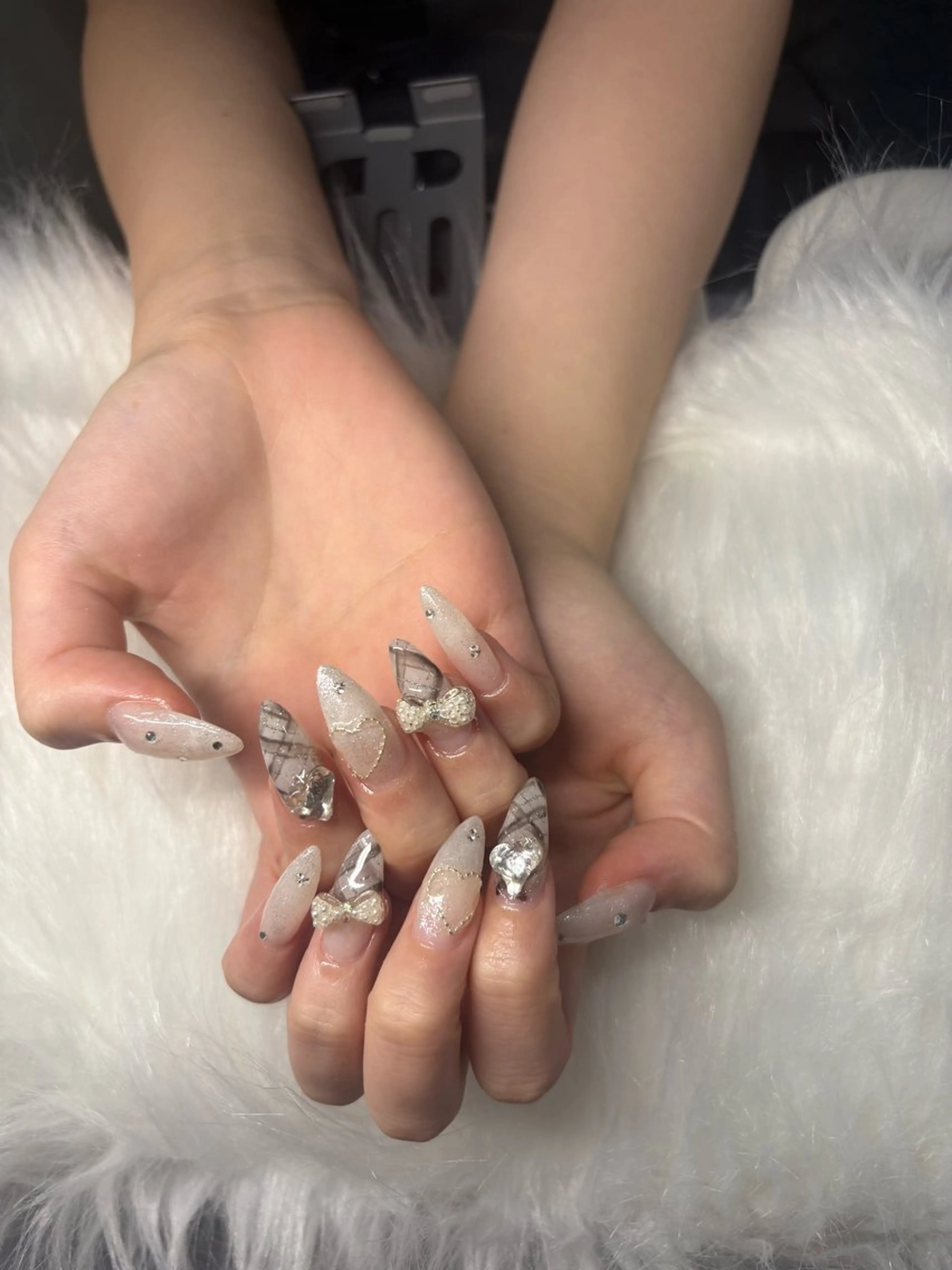 ネイル フレンチネイル ジェルネイル キラキラネイル 韓国ネイル マグネットネイル ハンドネイル gin ginのネイルデザイン