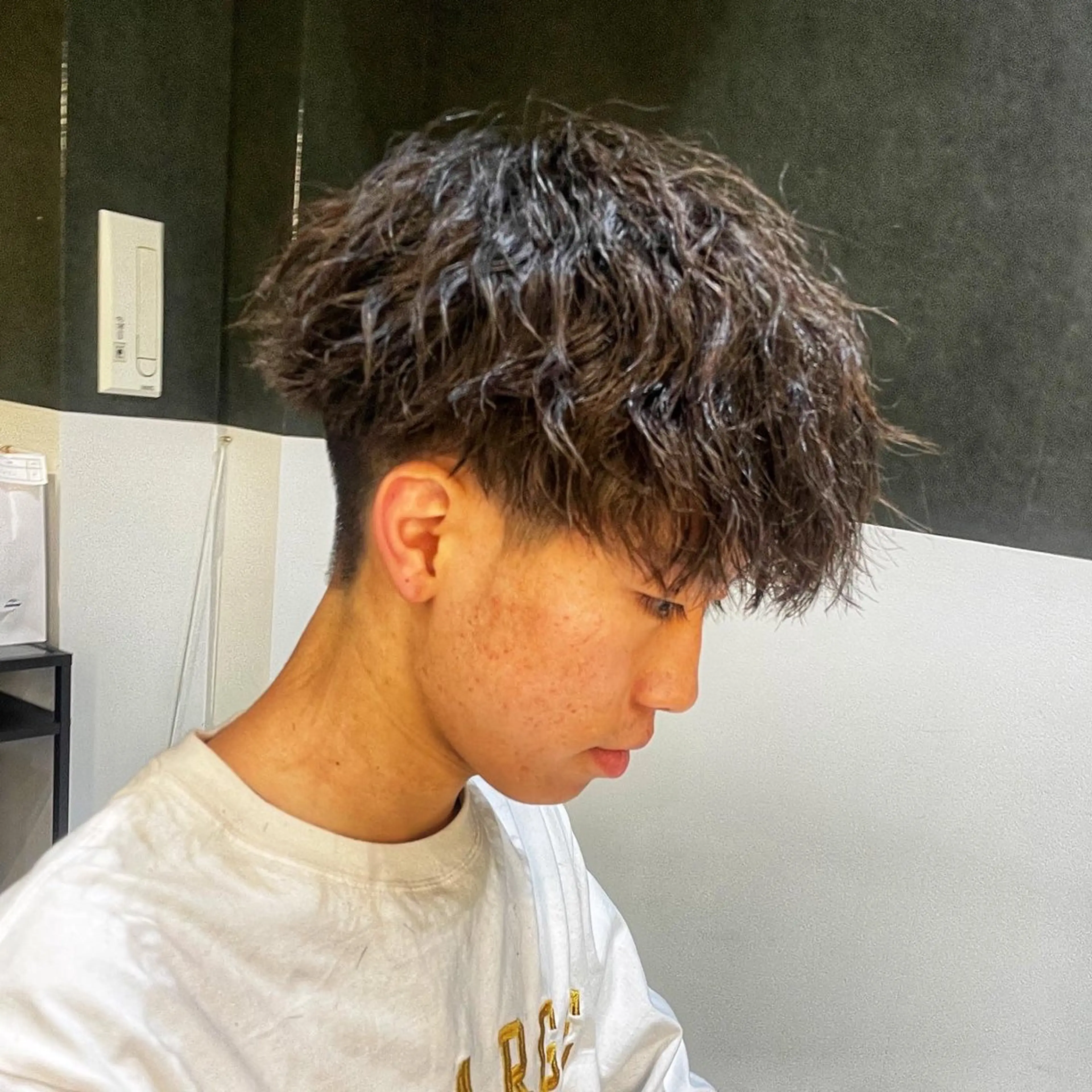 ショート パーマ メンズ メンズパーマ メンズツイストパーマ ツイストスパイラルパーマ 波巻きパーマ ニュアンスパーマ パーマ メンズヘア特化 崎田 成人のヘアスタイル