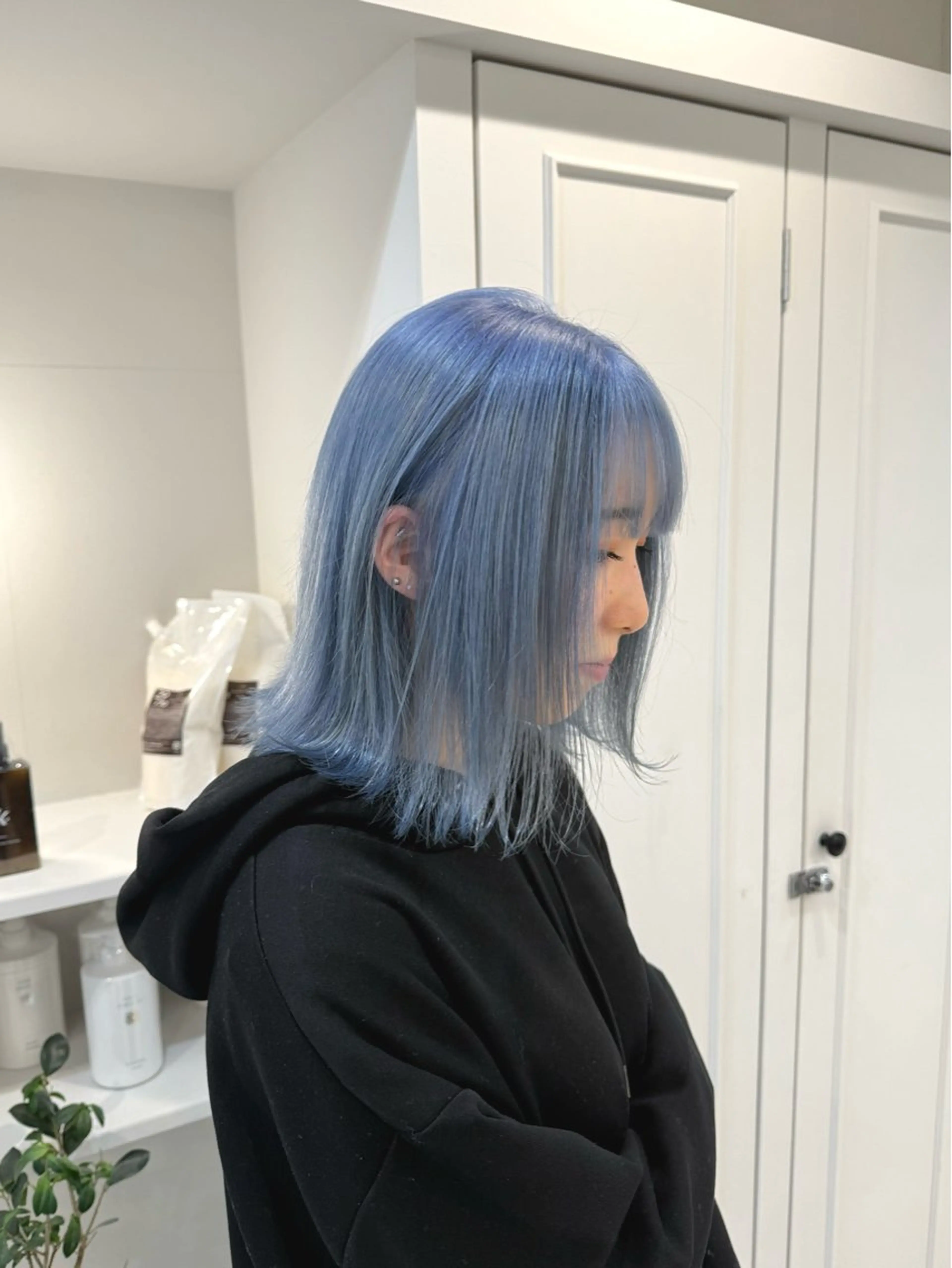 ミディアム カラー ヘアアレンジ ブリーチ ブルーカラー ケアブリーチ ボブ 外ハネヘア カット ヘアカラー SALOWIN京都河原町Suite店所属・外国人風レイヤー/ ハイトーンSHUのヘアスタイル