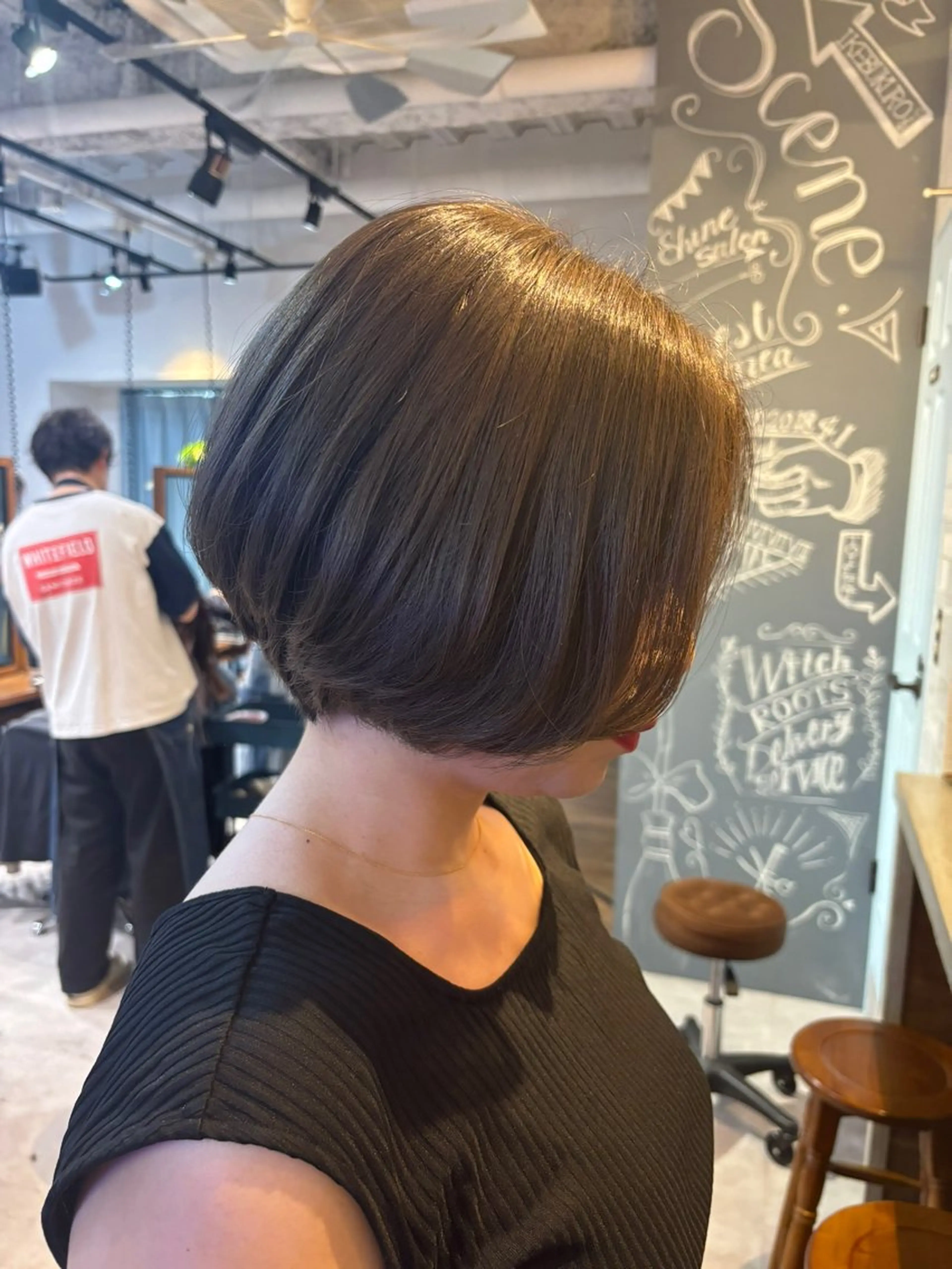 ショート カラー ブリーチ 透明感カラー グレージュ ヘアカラー トリートメント 七井 香奈 (なないかな)のヘアスタイル