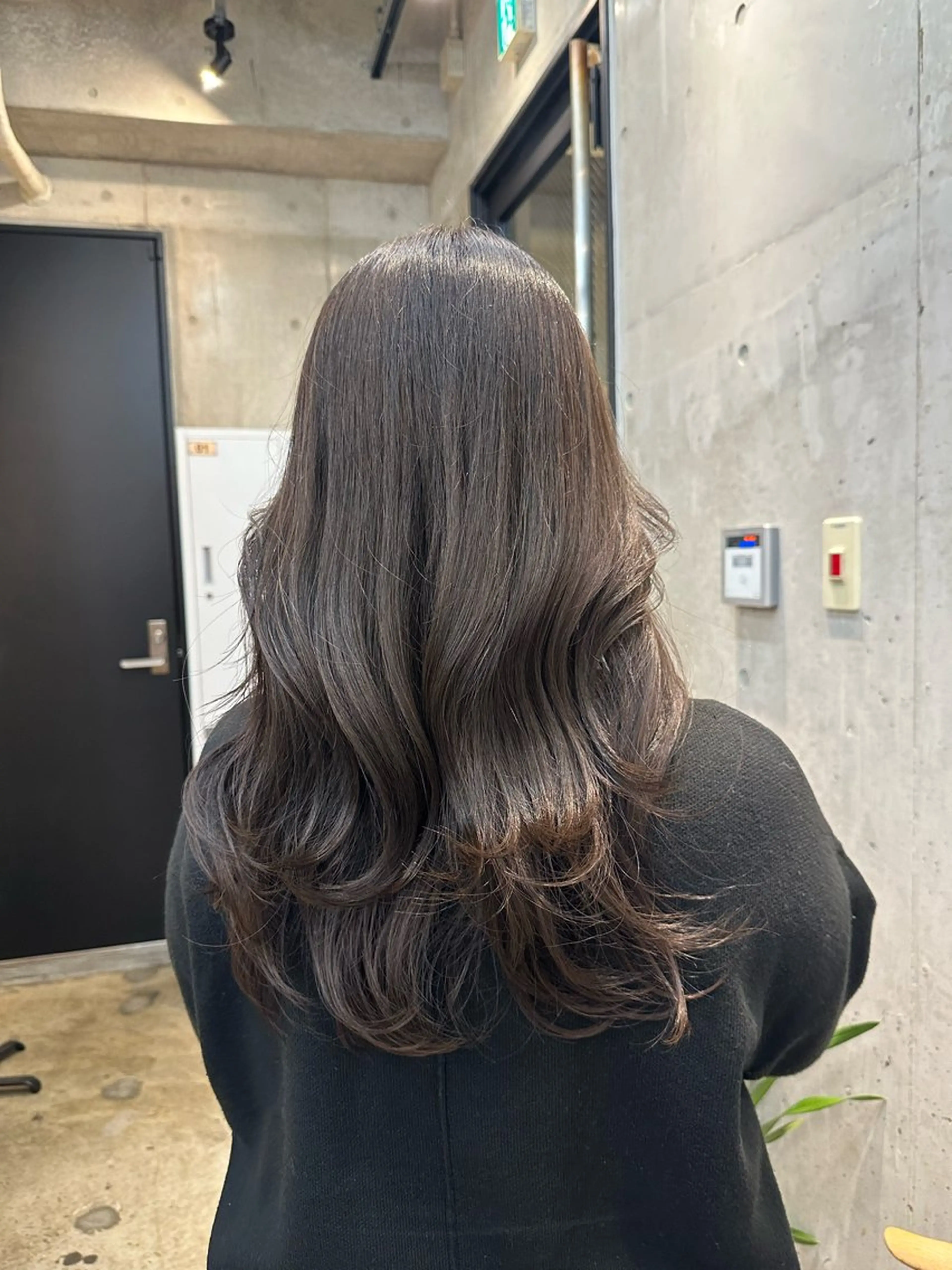 セミロング カラー ヘアアレンジ ベージュカラー ラベンダーカラー ラベンダーベージュ カット REONA🪽✨ 日常に馴染む髪🫧のヘアスタイル