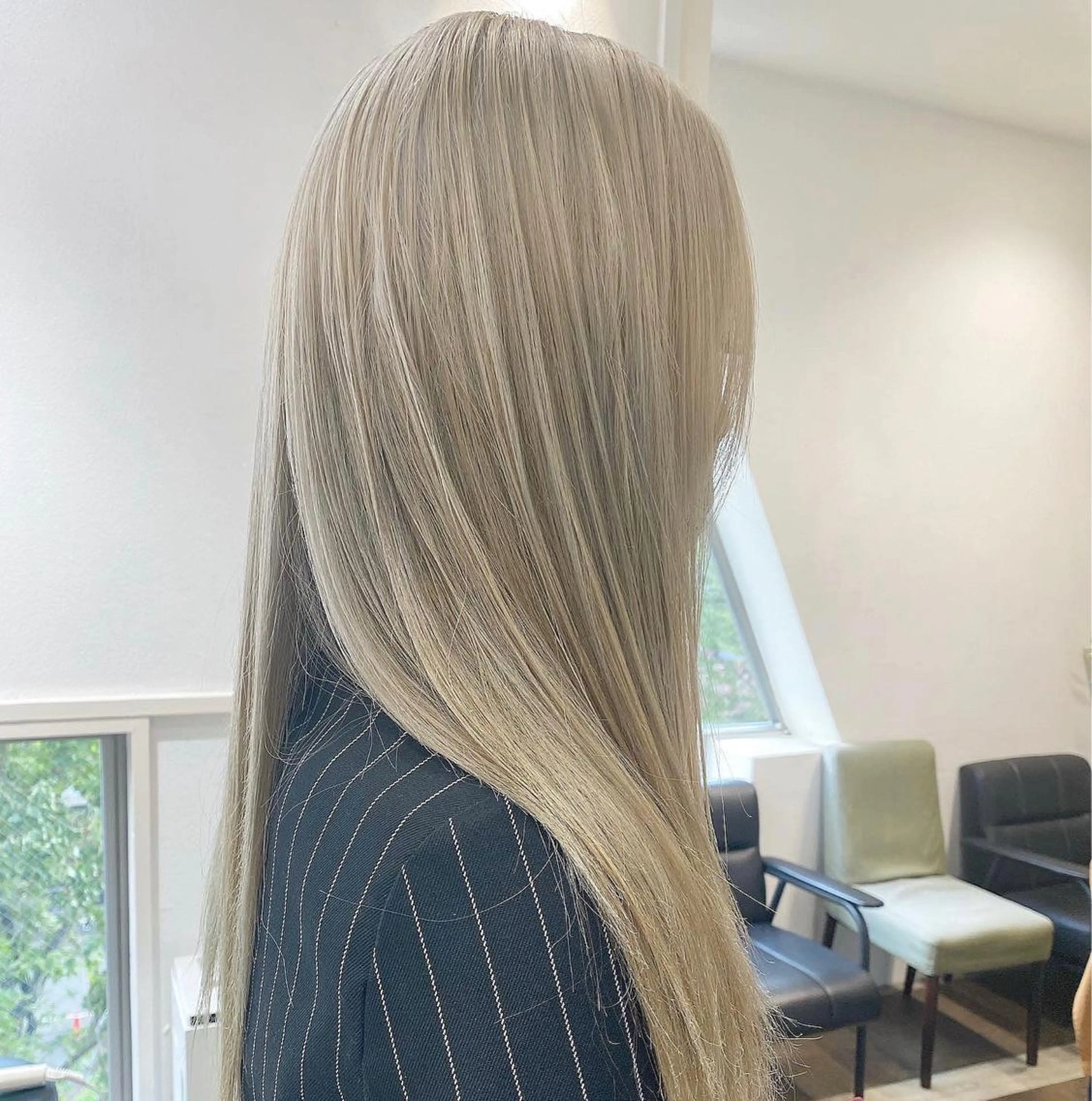 セミロング カラー GiseL アンリのヘアスタイル