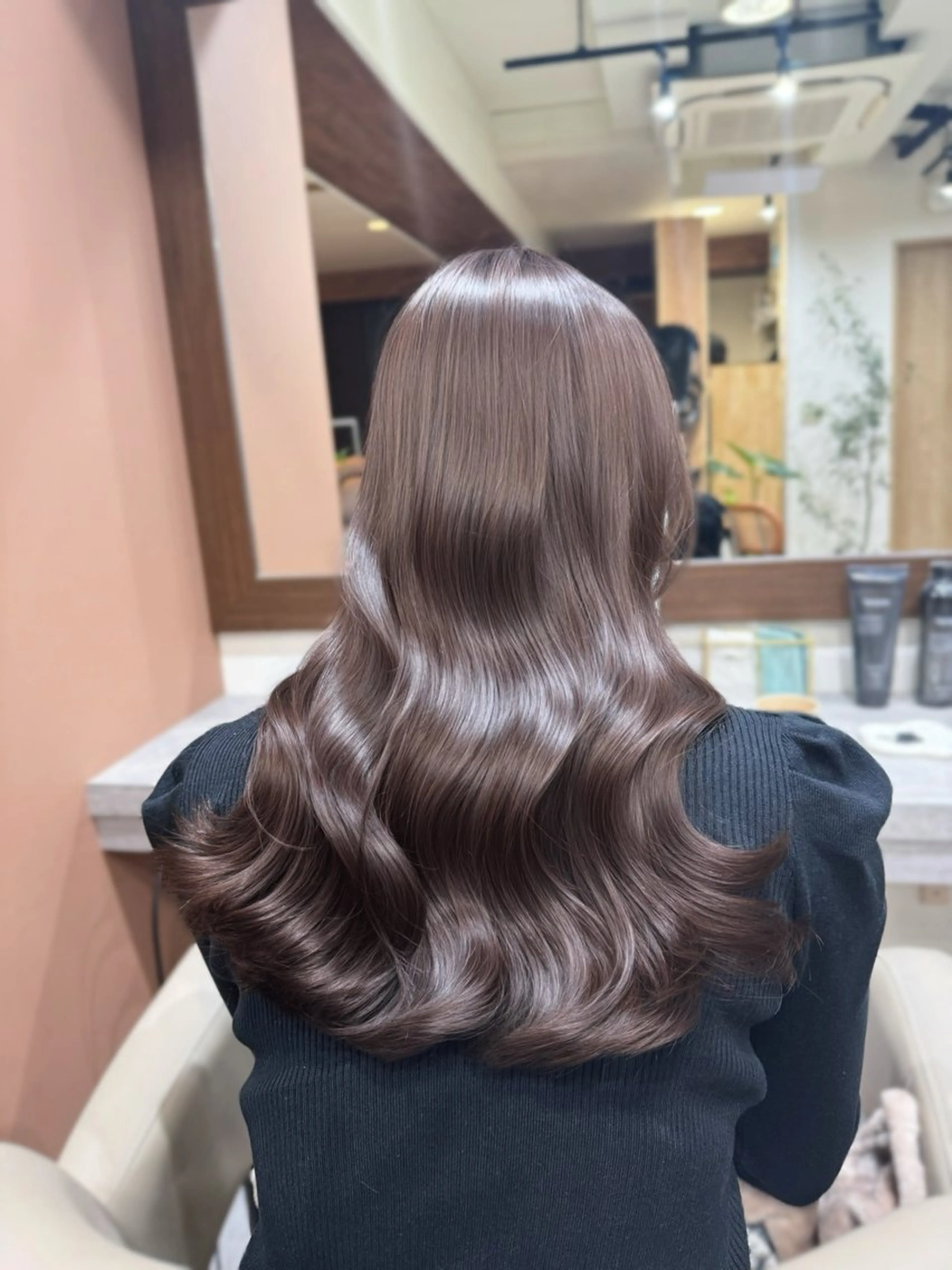 【 3番人気 】カット+韓国風コテ巻きパーマ+カラー(秋冬は暖色カラーが人気)の写真