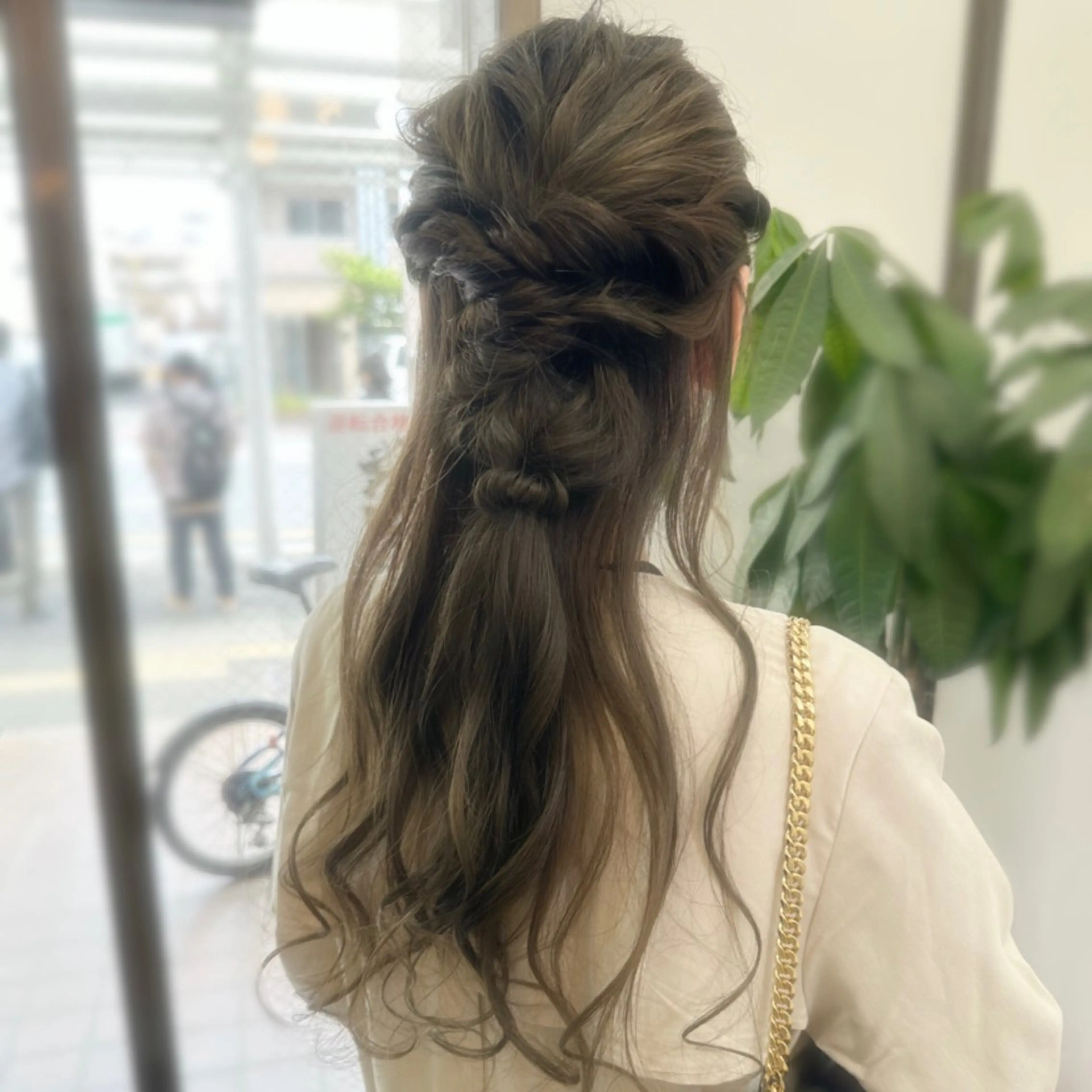 ロング ヘアアレンジ 結婚式・ブライダル ヘアセット Rio🎀 カラー/顔周りカットのヘアスタイル