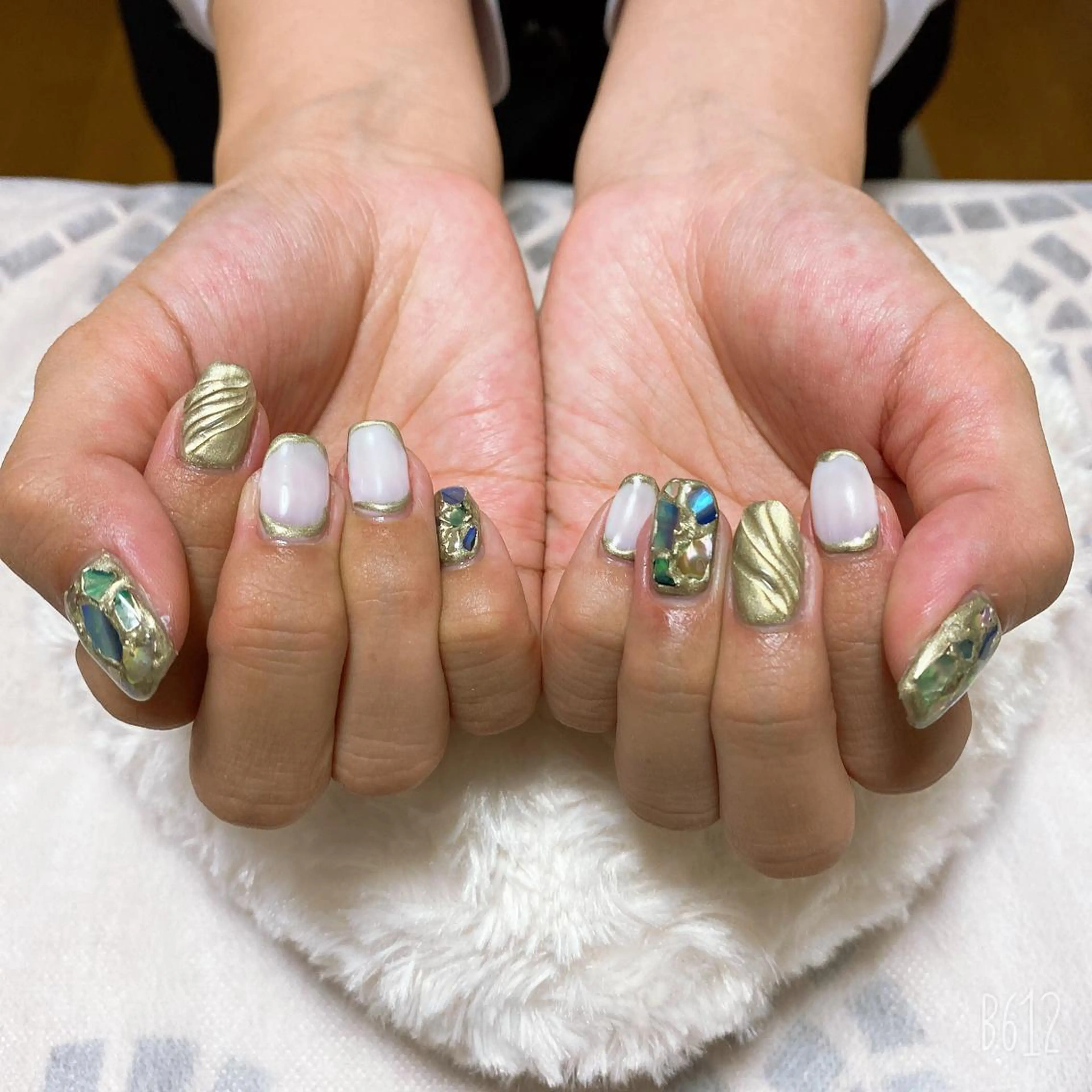 ネイル The Best Beauty受付担当のヘアスタイル