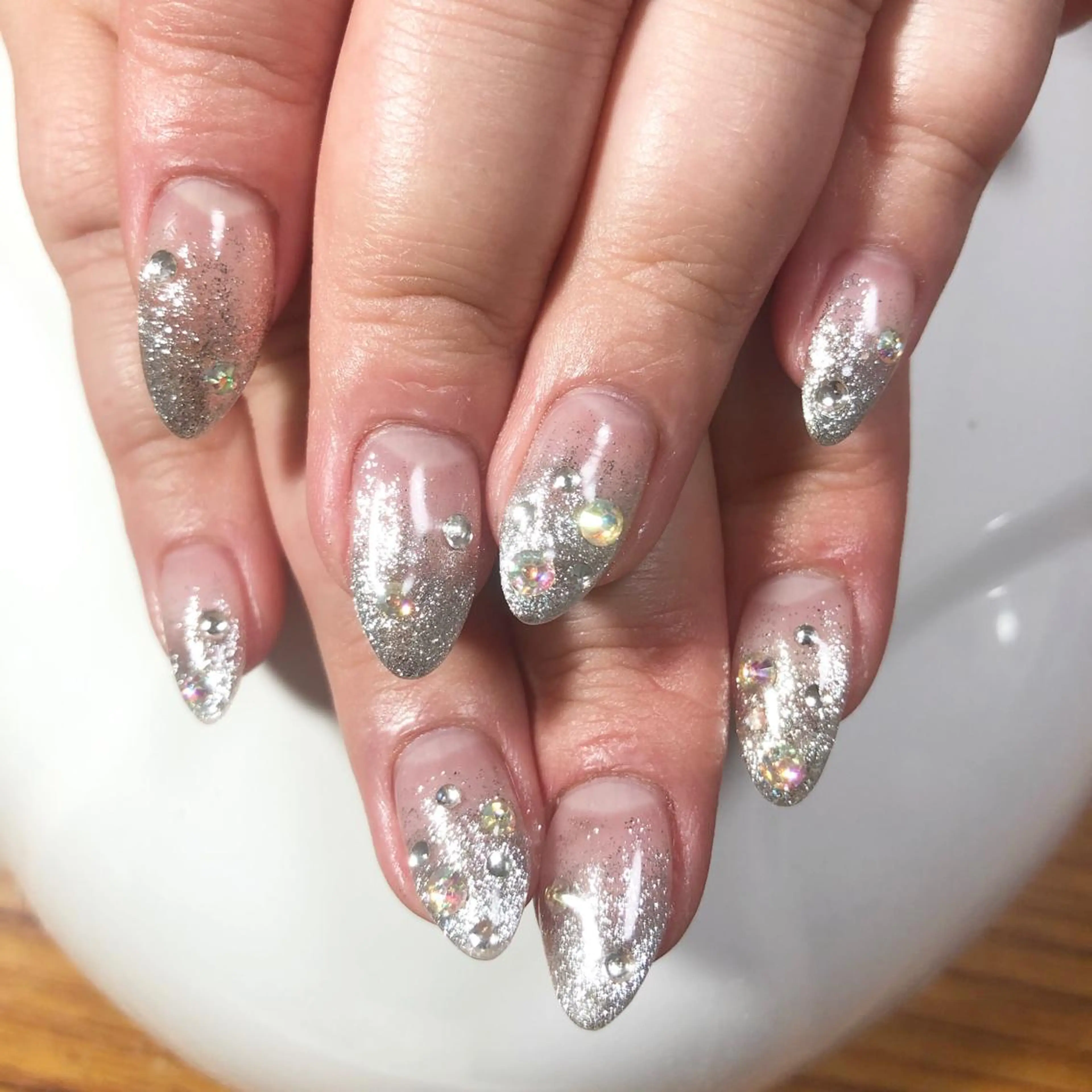 ネイル ストーンネイル MaHaRo所属・S HARUKAのネイルデザイン