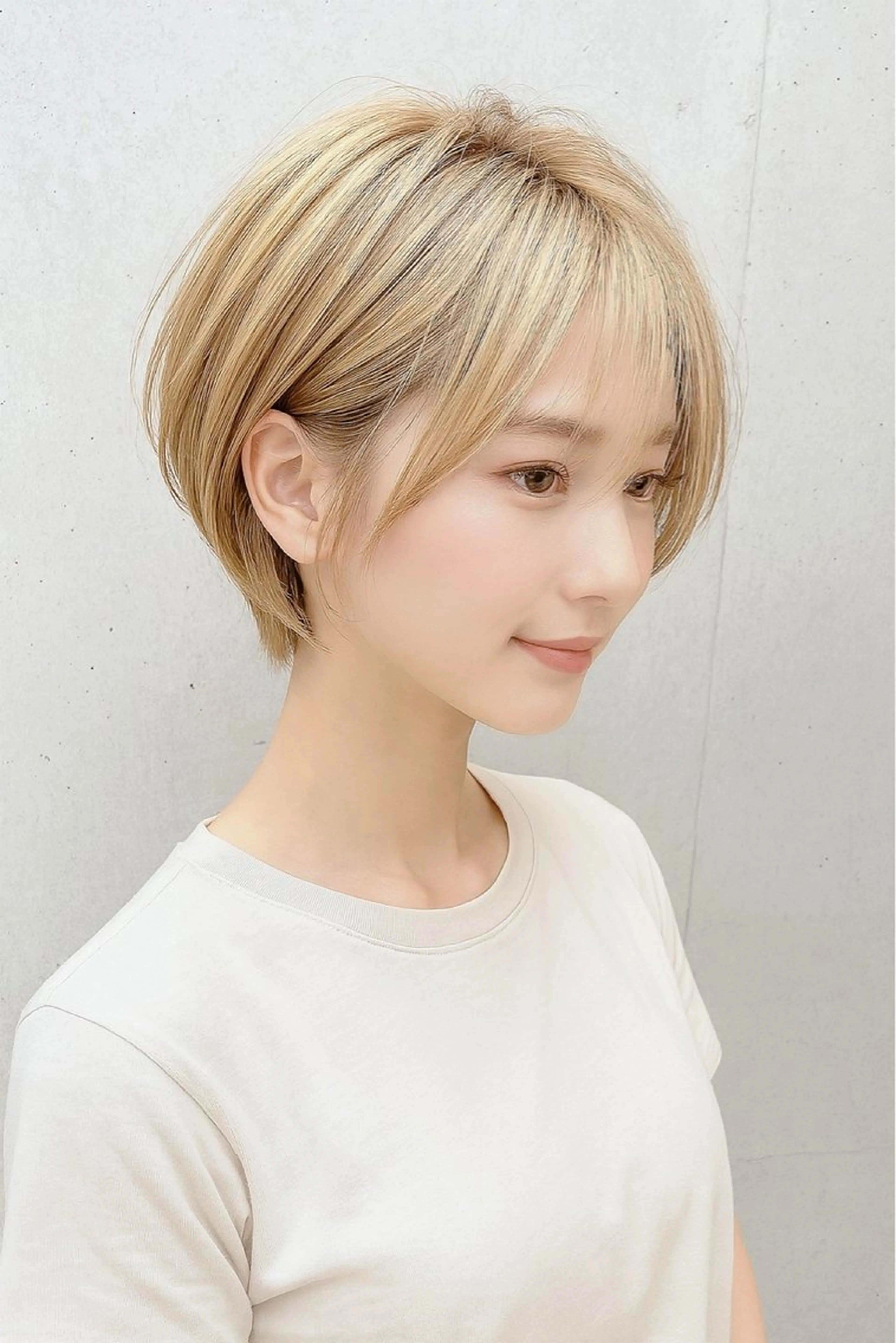 pia【25歳以下限定】フェミニンショート🎀 × ダブルカラー🥣✨透明感と柔らかさを両立したフェミニンショート🍃の写真