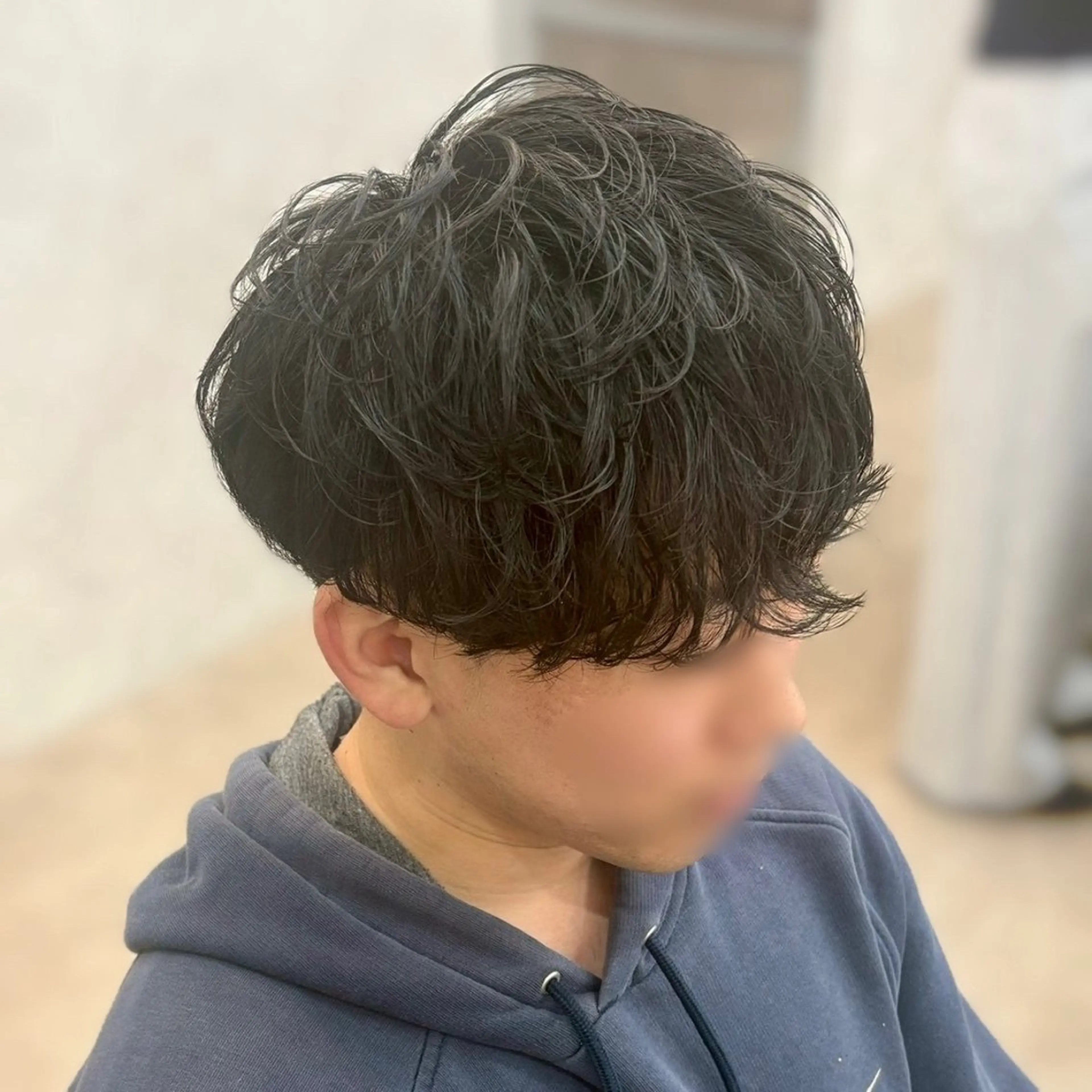 パーマ メンズ カット パーマ フェザーパーマ🦋セ ンターパート🖤彩音のヘアスタイル