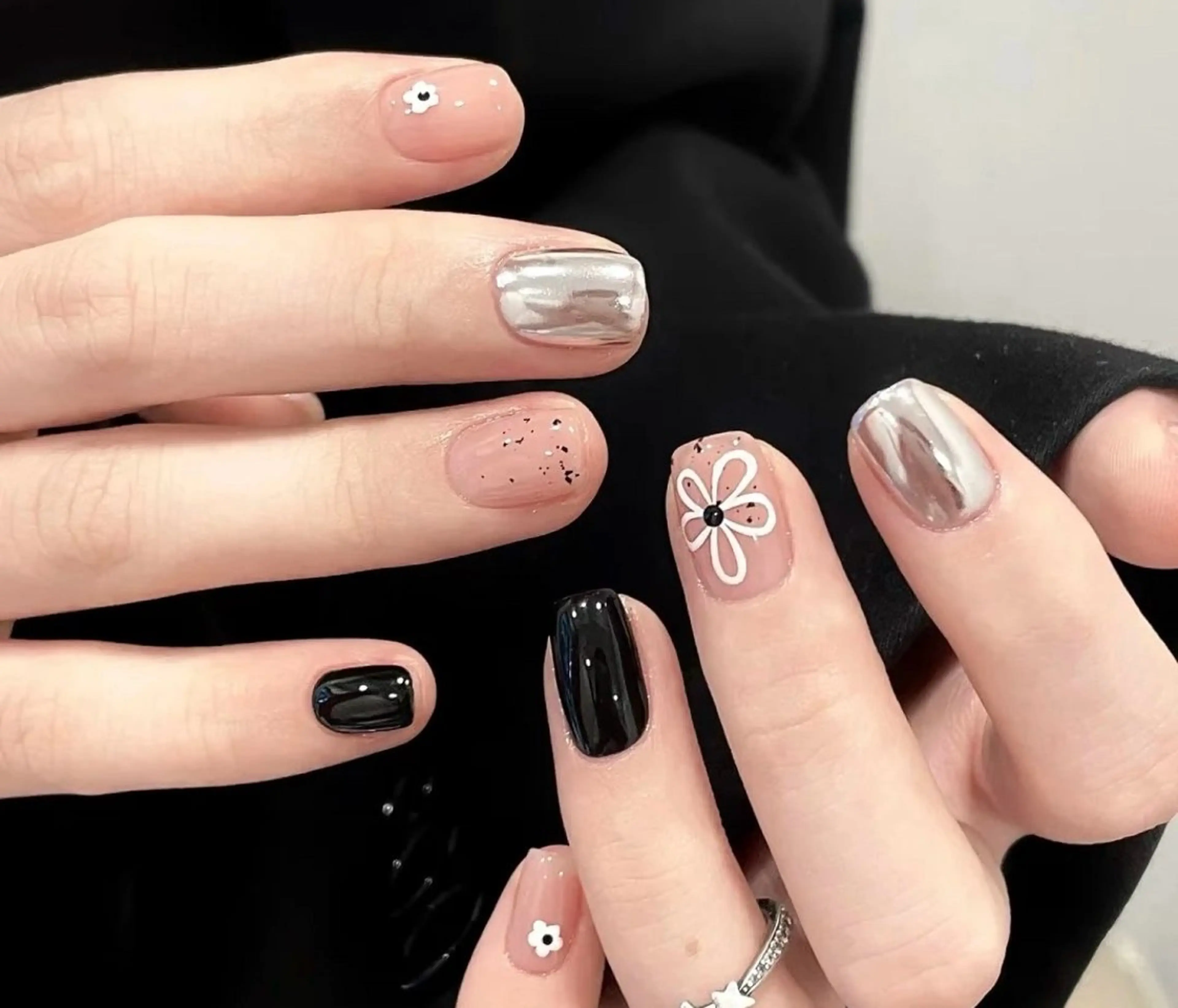 ネイル 高木 維麗絲のネイルデザイン