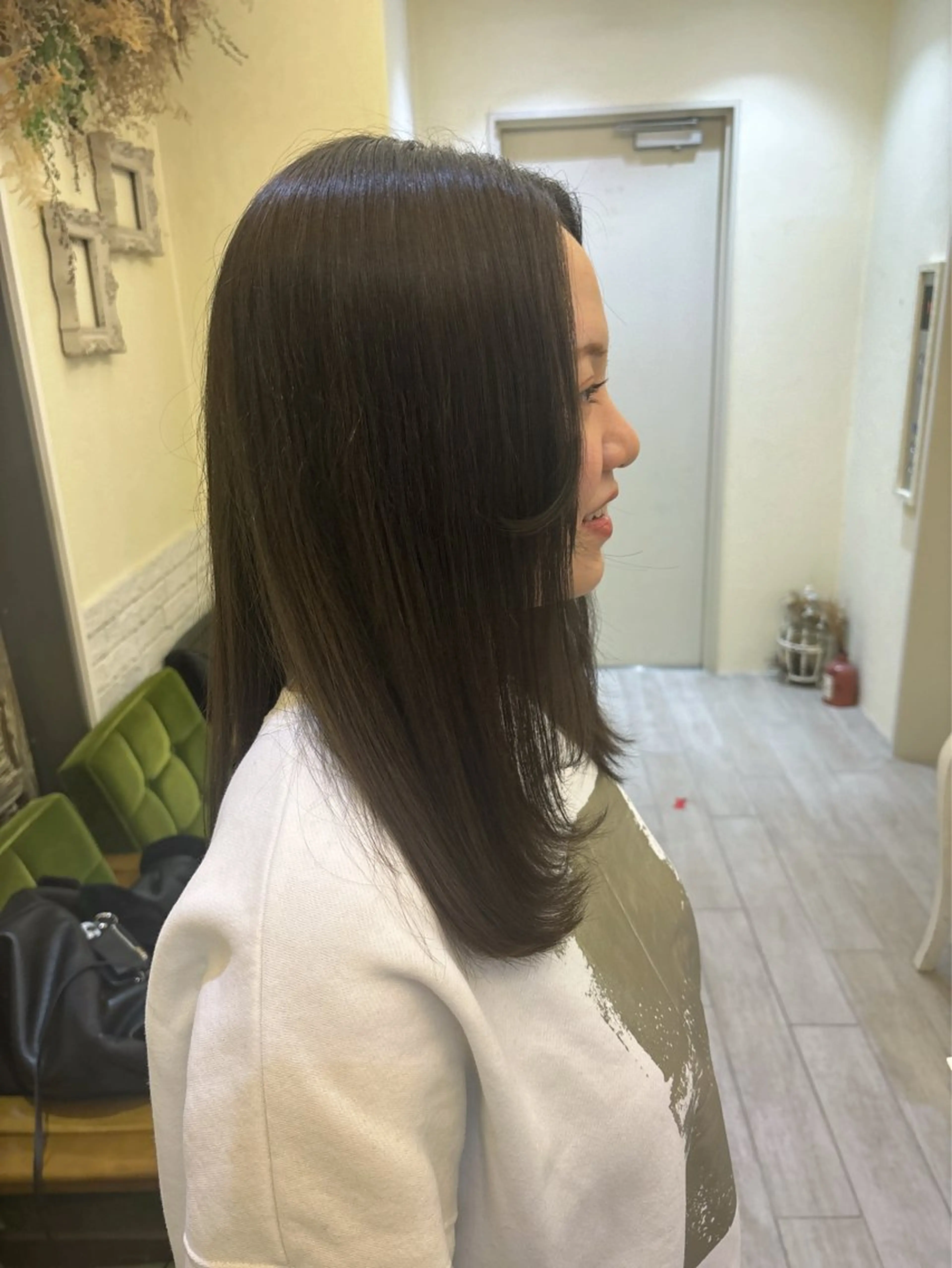 セミロング カラー アッシュ ブルーカラー ブルーアッシュ ヘアカラー 大久保 愛のヘアスタイル