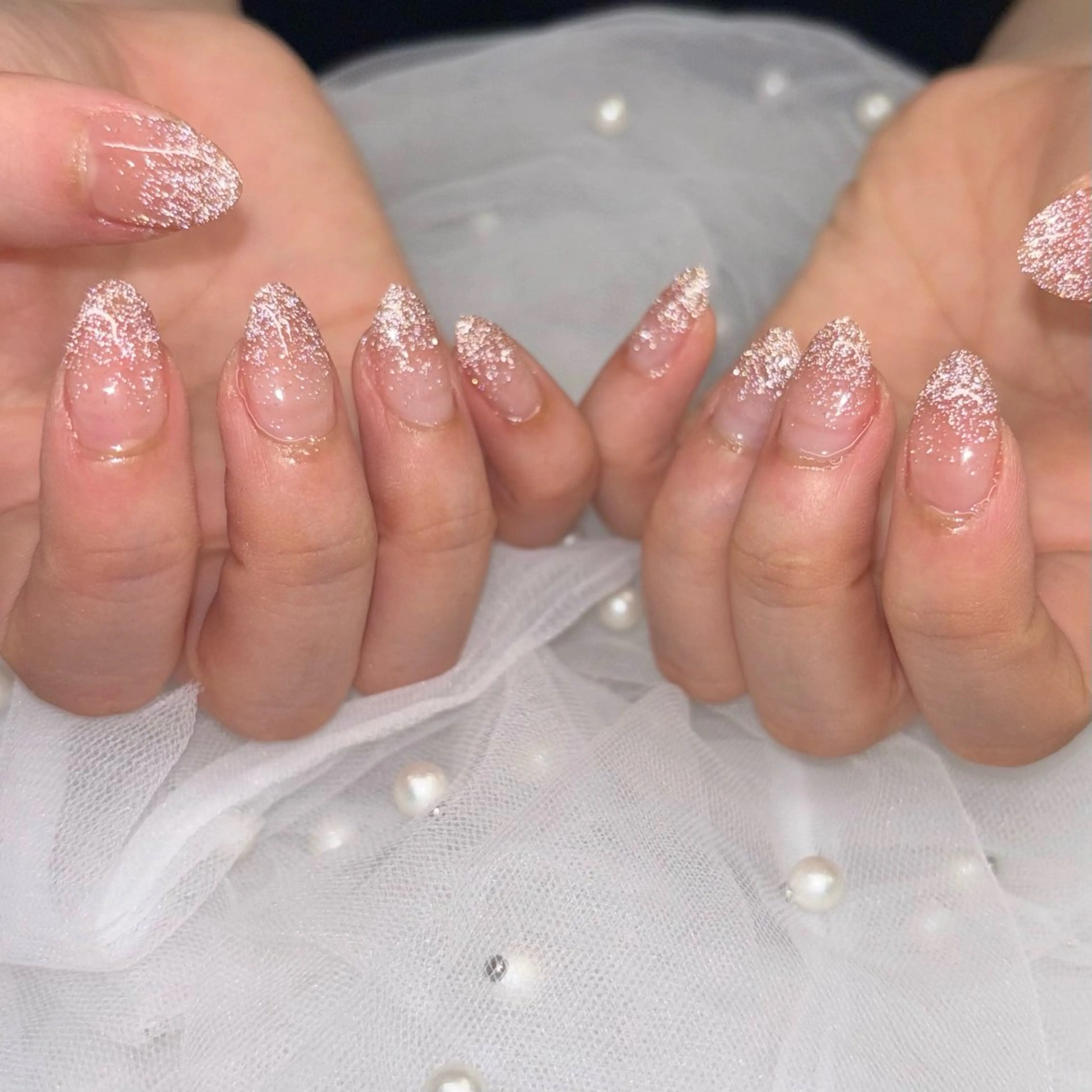 ネイル フラッシュネイル ラメ(グリッター) ラメグラデーション ピンク ピンクベージュ ハンドネイル 荒巻 めいのネイルデザイン