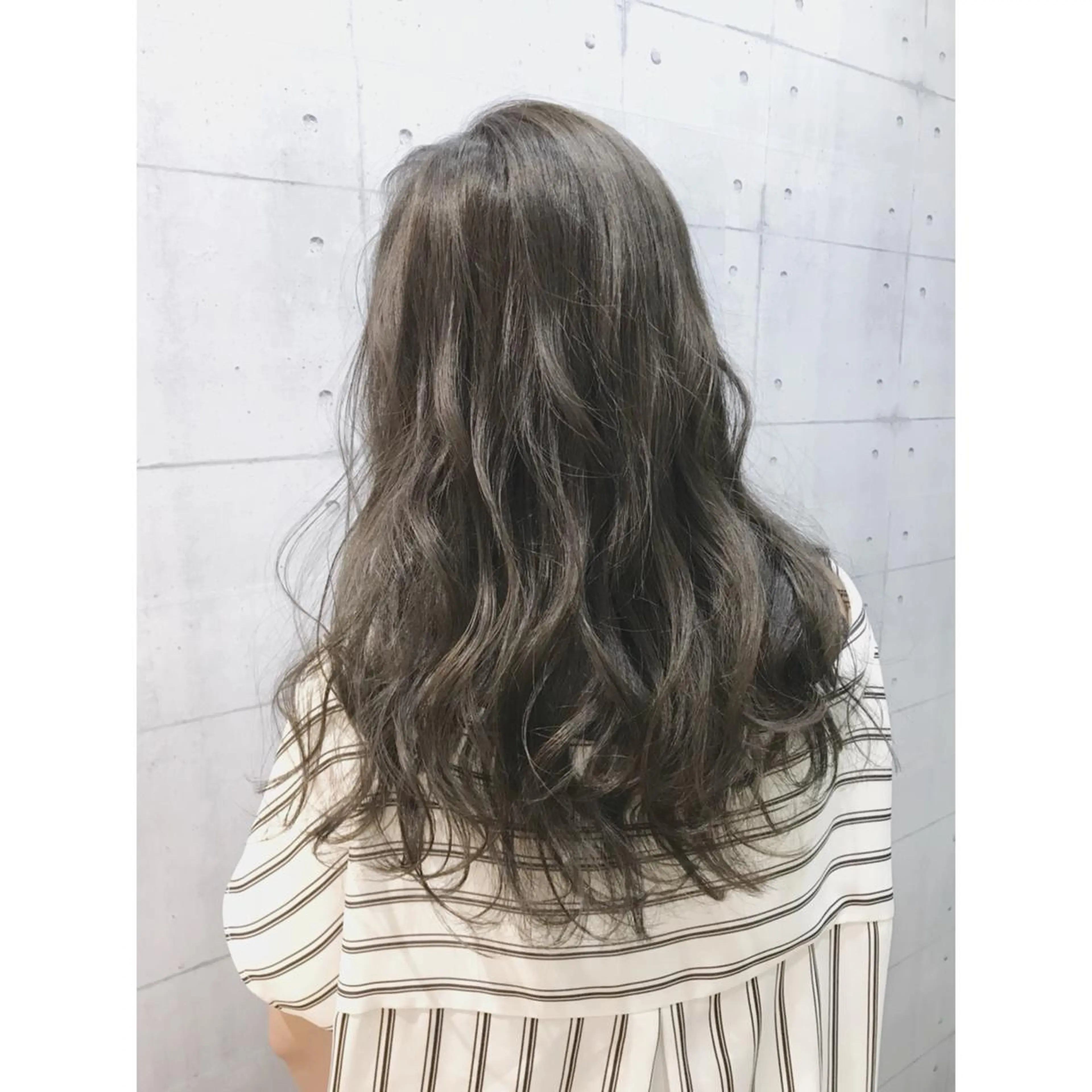 ロング カラー イルミナカラー カット ヘアカラー トリートメント 高木 麻知子のヘアスタイル