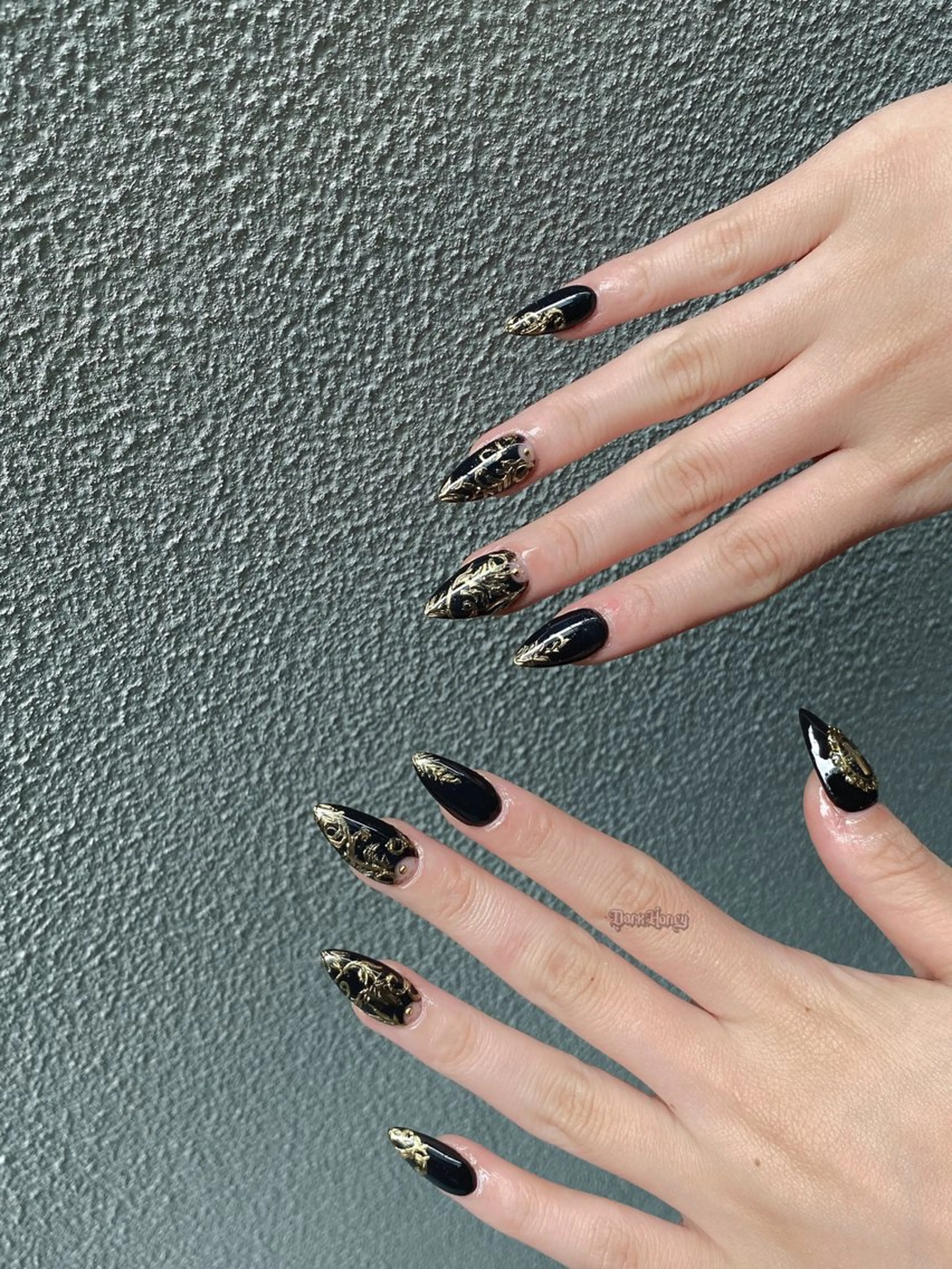 ネイル ハンドネイル Dark honey スカルプ専門原宿店のネイルデザイン