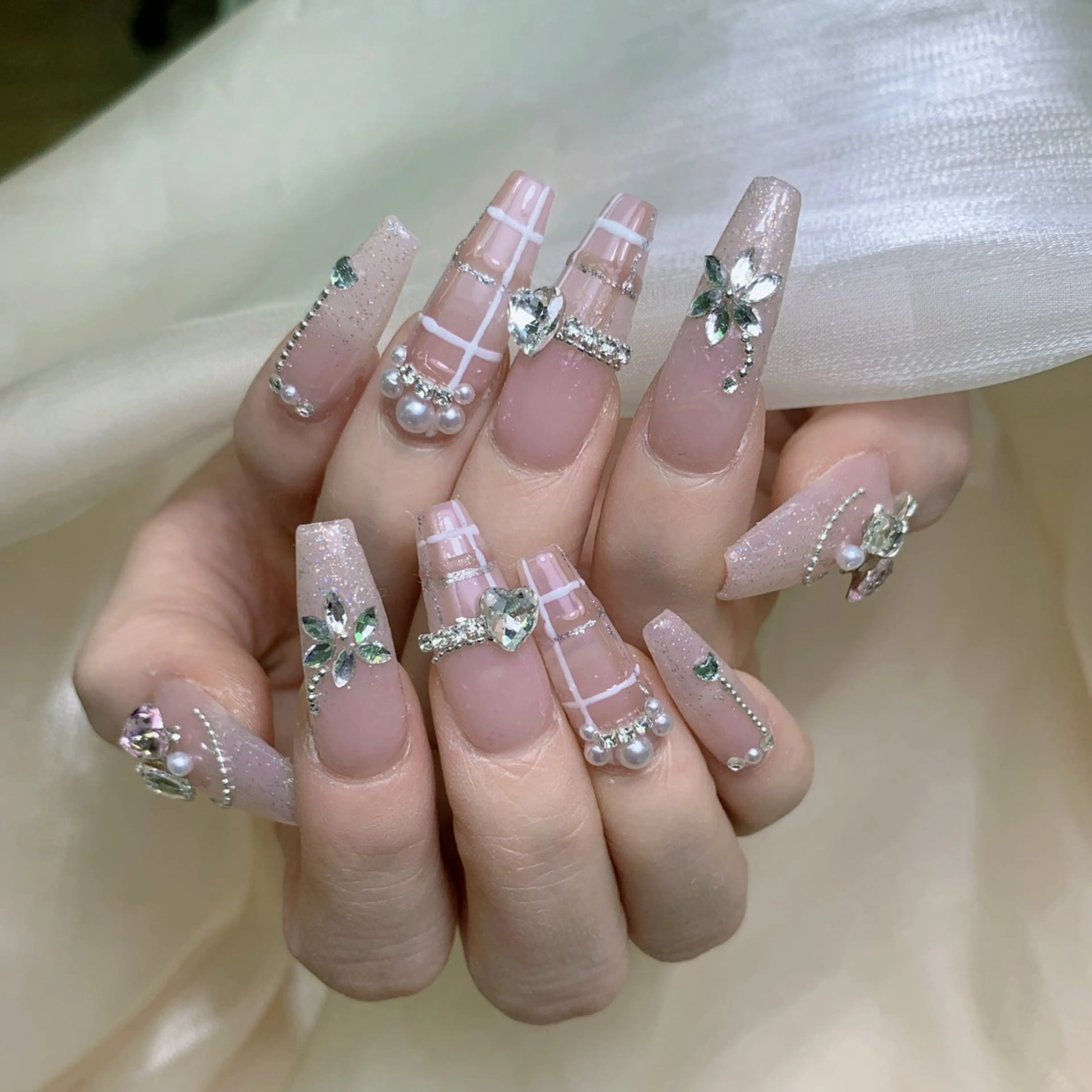 ネイル オーロラネイル フレンチネイル ハート キラキラネイル 韓国ネイル ハンドネイル Melody Nail所属・Melody  3D/スカルプ専門店のネイルデザイン