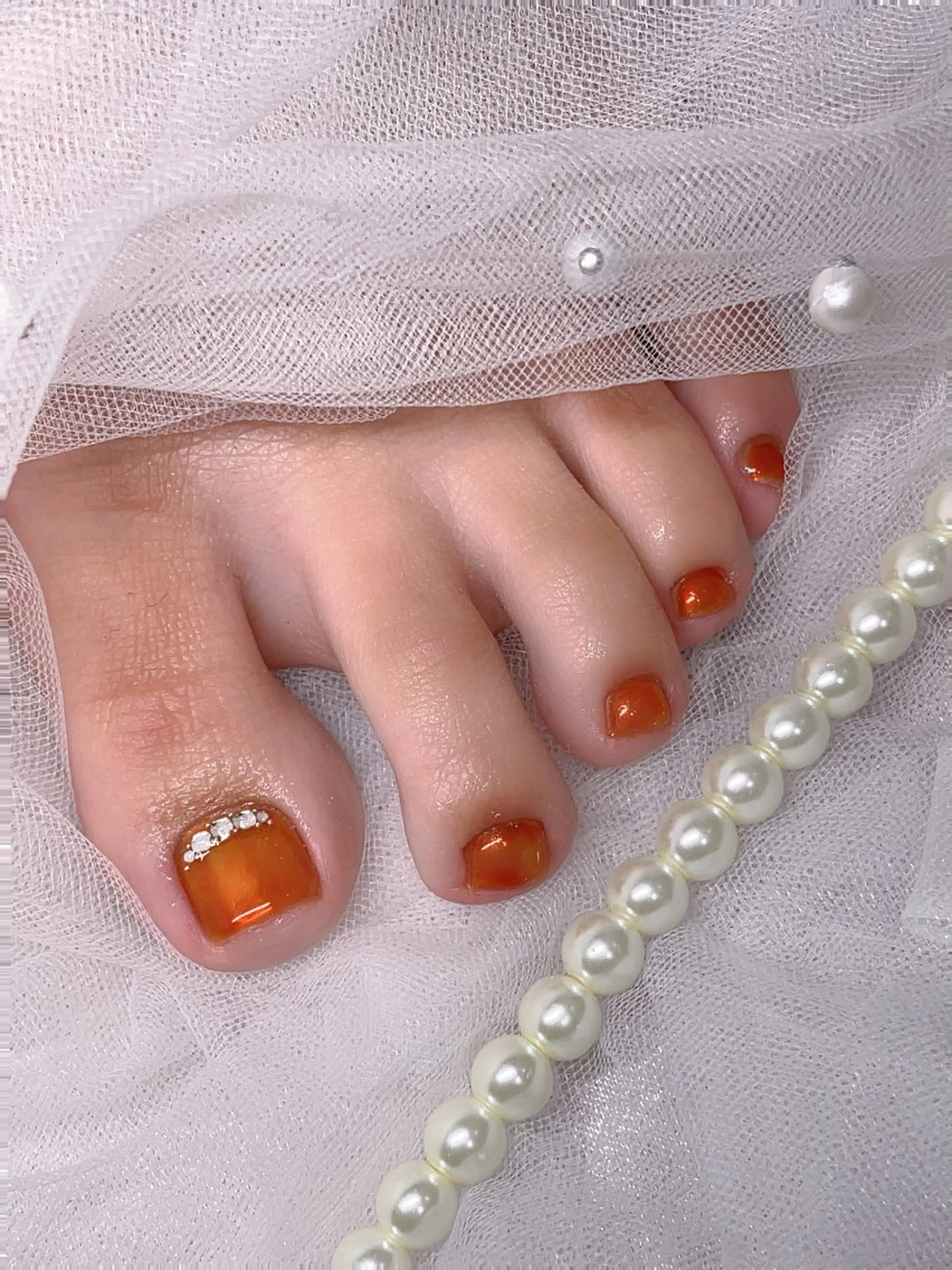 ネイル ブラウン フットネイル 氷ネイル・うるうるネイル オレンジ 悦田joieange 京橋店のネイルデザイン