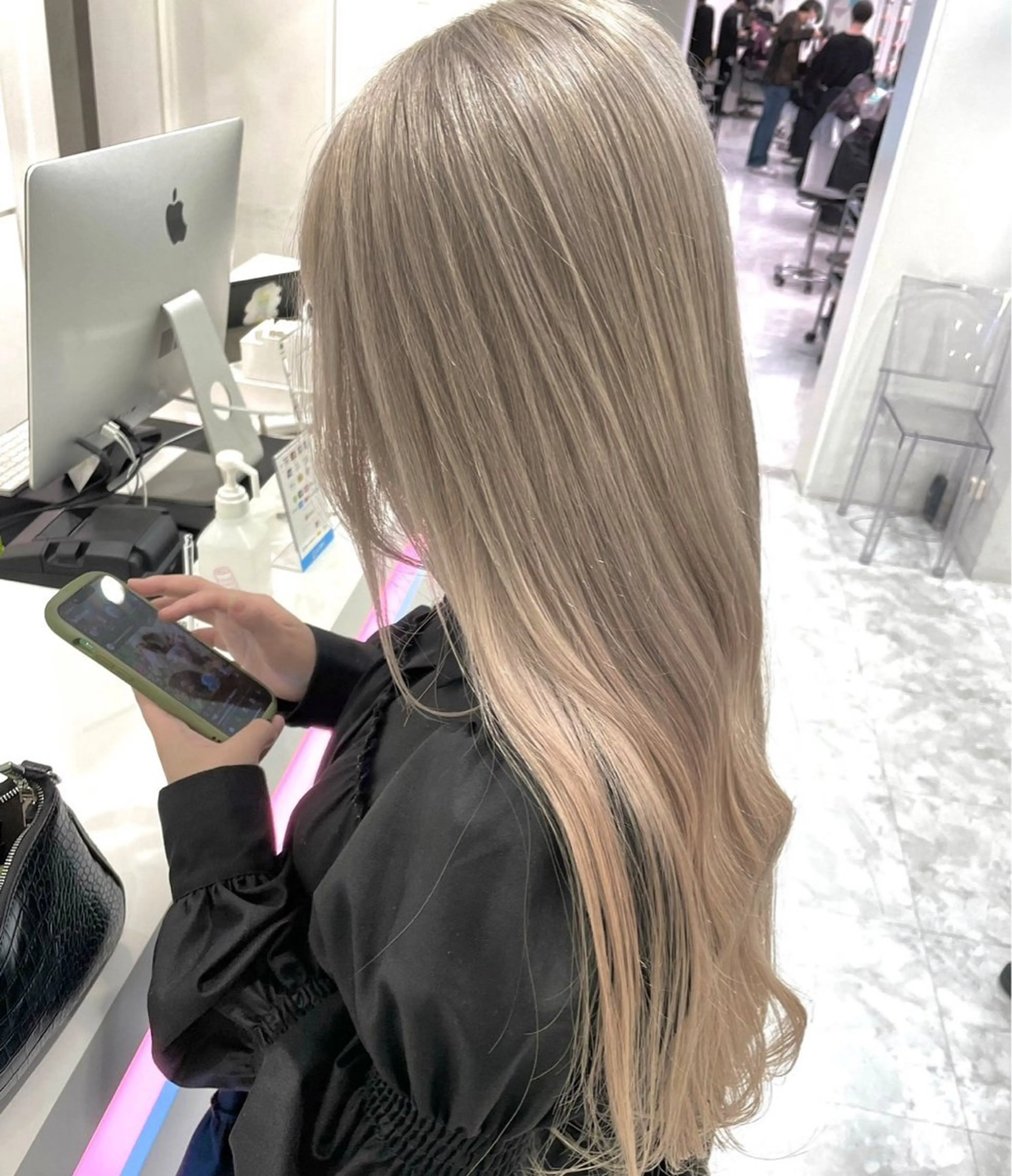 カット➕今流行りのミルクティーカラー　ダブルカラーブリーチ込みの写真