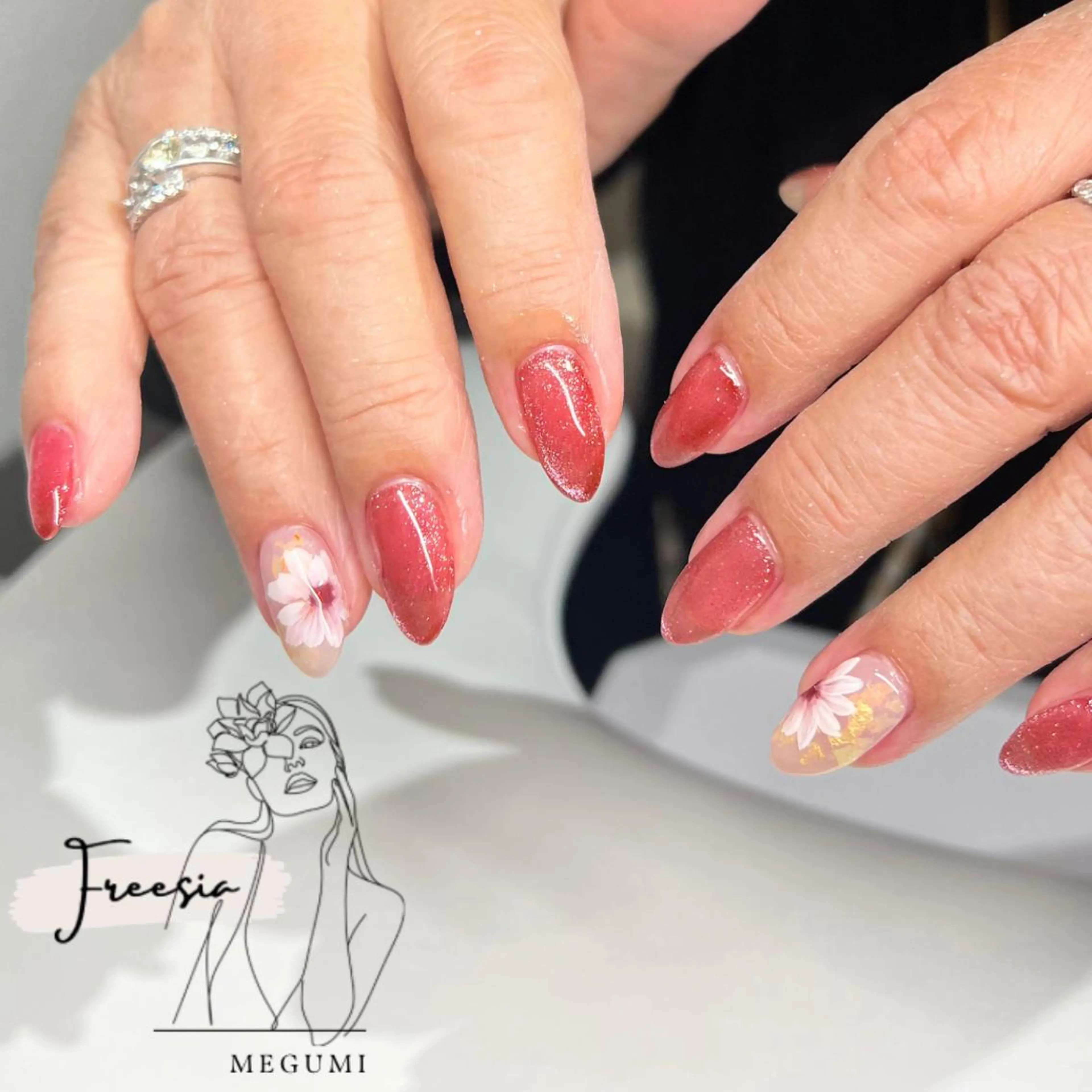 ネイル アートネイル フラッシュネイル フラッシュマグ フラワーネイル マグネットネイル ハンドネイル 当日予約も歓迎⭕️ Megumiのネイルデザイン