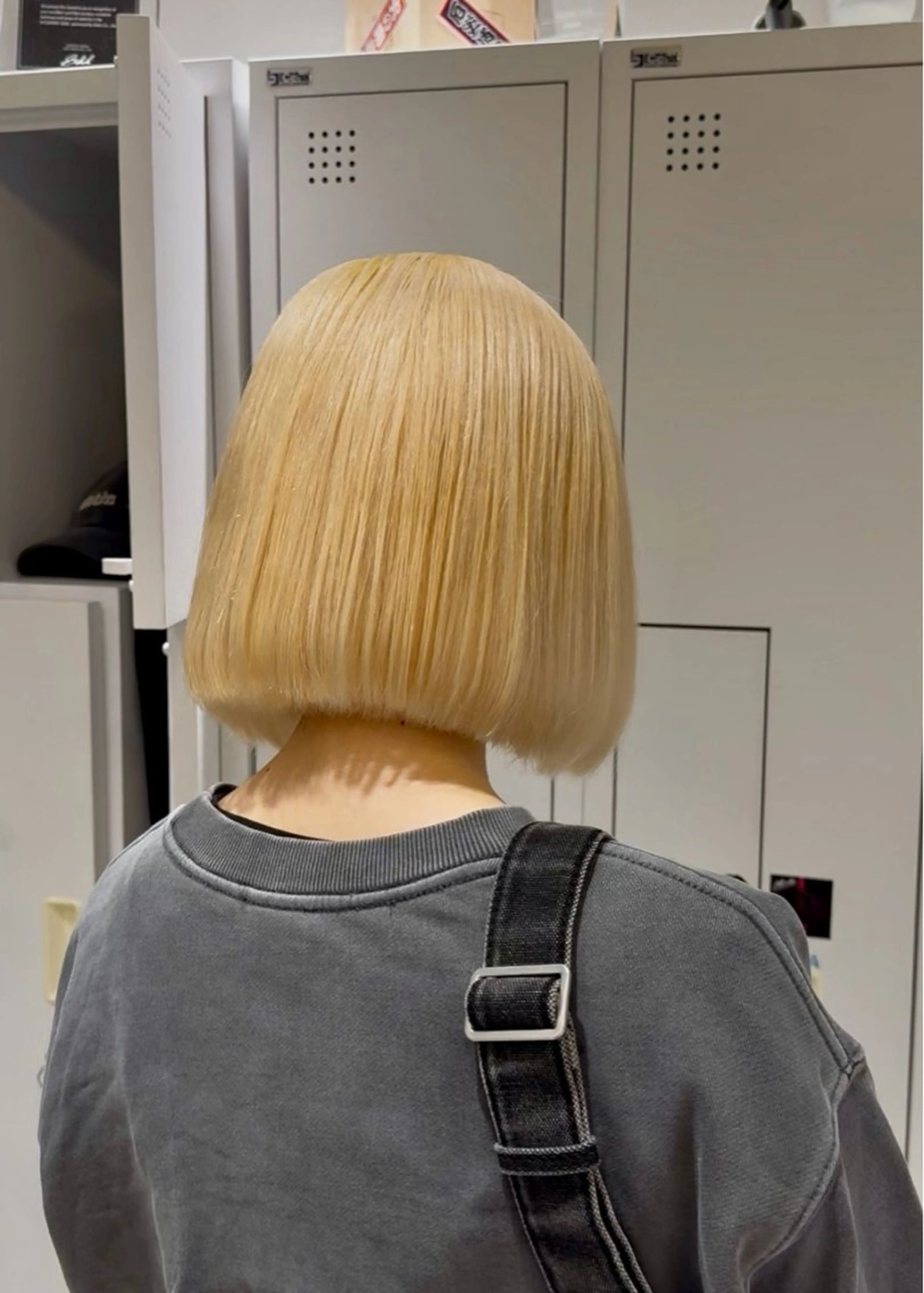 ショート カラー アッシュ ベージュカラー ブリーチ ブルーカラー 透明感カラー ヘアカラー ハイトーン/ブリーチ 💙みずき💙のヘアスタイル