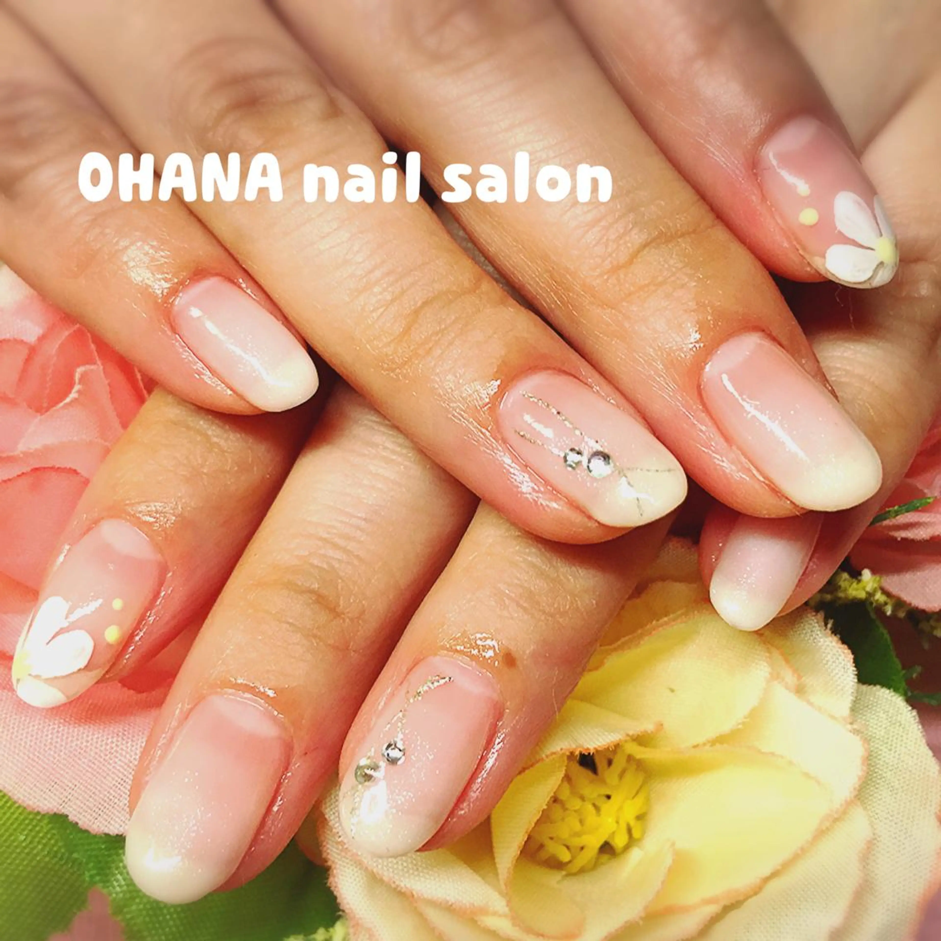 ネイル 入学式 ジェルネイル グラデーション ホワイト 那覇🏝️台湾人 ネイリストSHIUのネイルデザイン