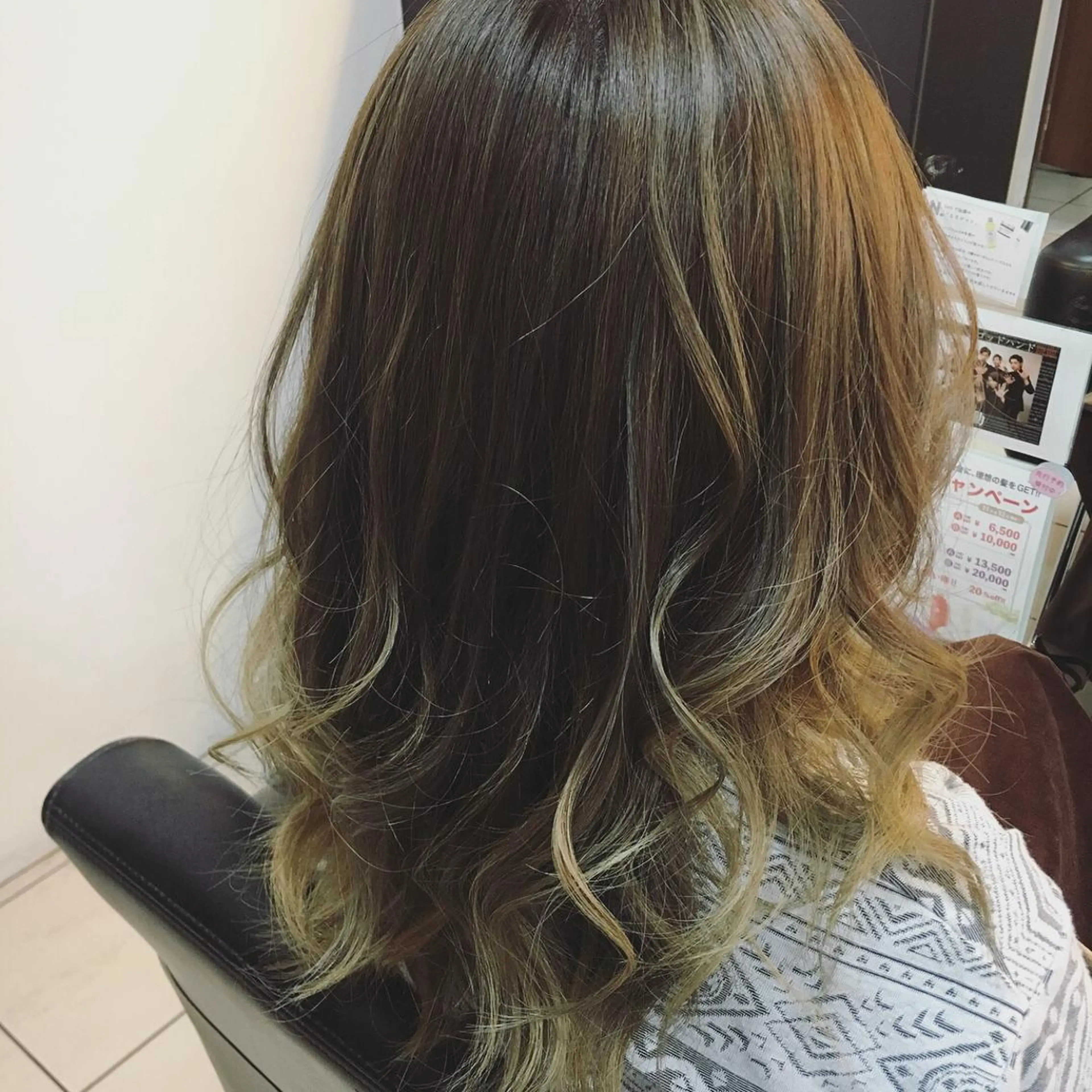 セミロング カラー アッシュ アッシュグレー グラデーションカラー ハイライトカラー ハイライト 三尾 麻美のマツエク・マツパデザイン