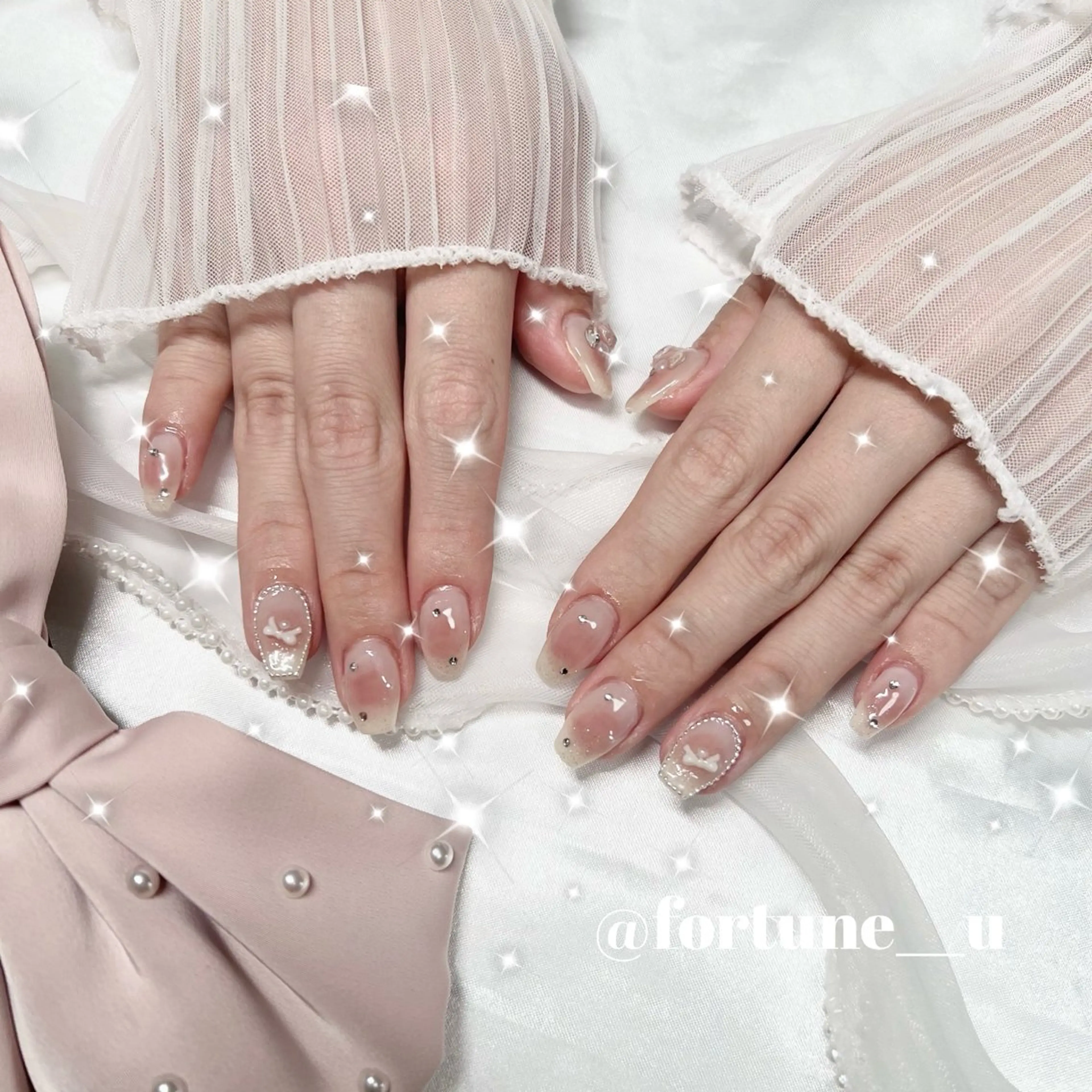 ネイル チークネイル ガーリー 韓国ネイル 水色 持ち込み ハンドネイル 💜 Yuuna💜のネイルデザイン