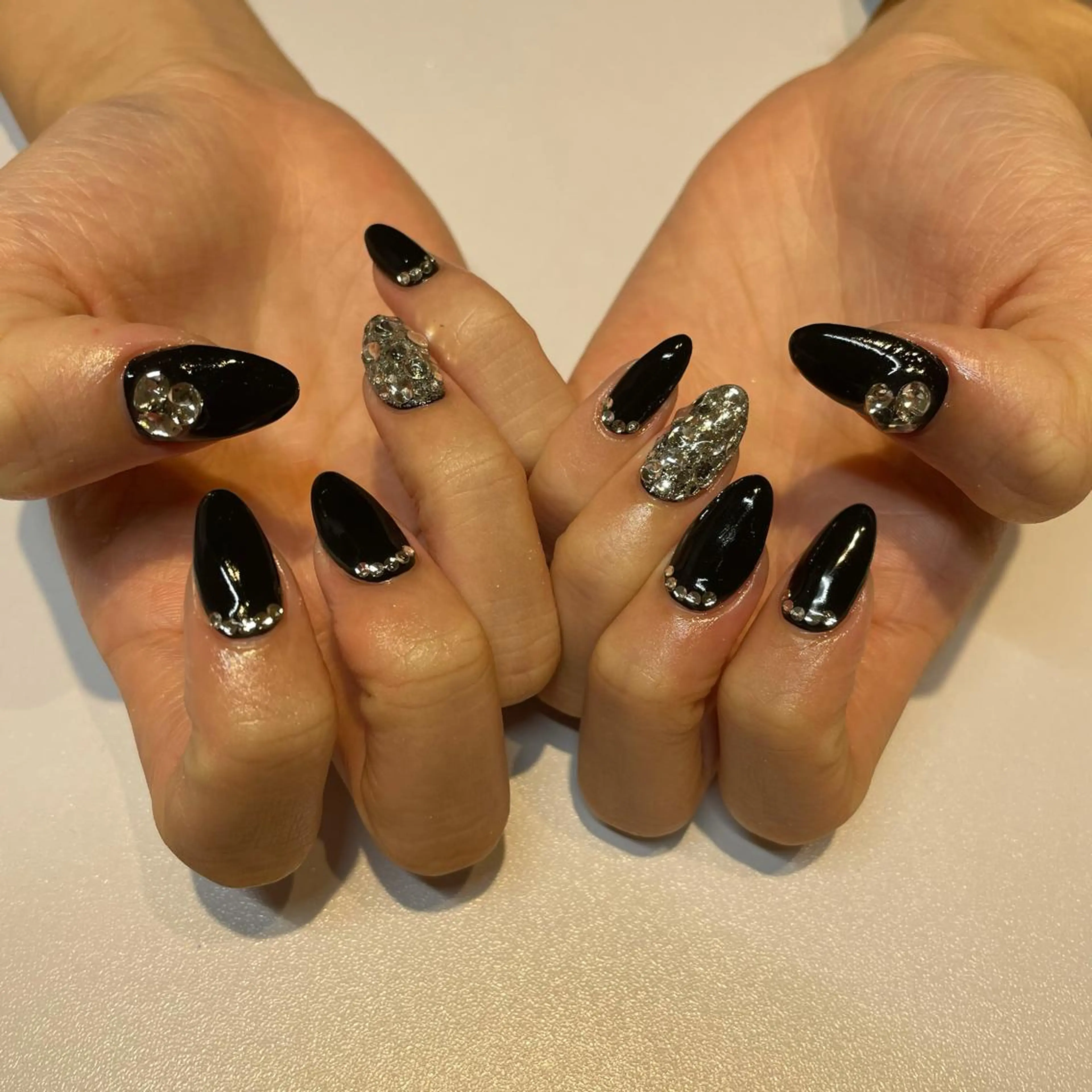 ネイル キラキラネイル 持ち込み ハンドネイル miu nail所属・MIUNail YUMIのネイルデザイン