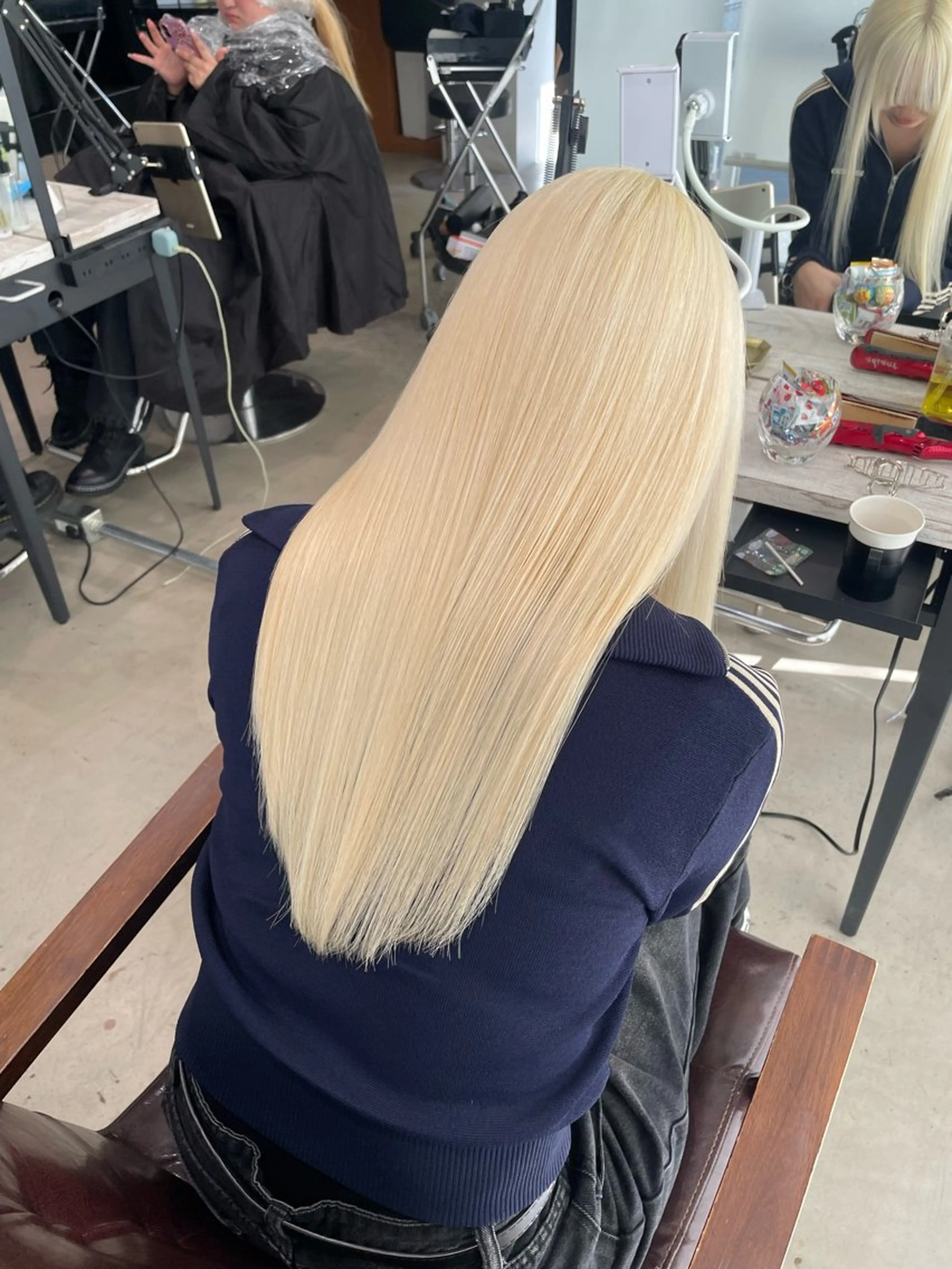 🩷リピーター様🩷　ダブルカラー抜け感ブリーチカラー+オージュアトリートメント　ハイトーン　ブリーチの写真