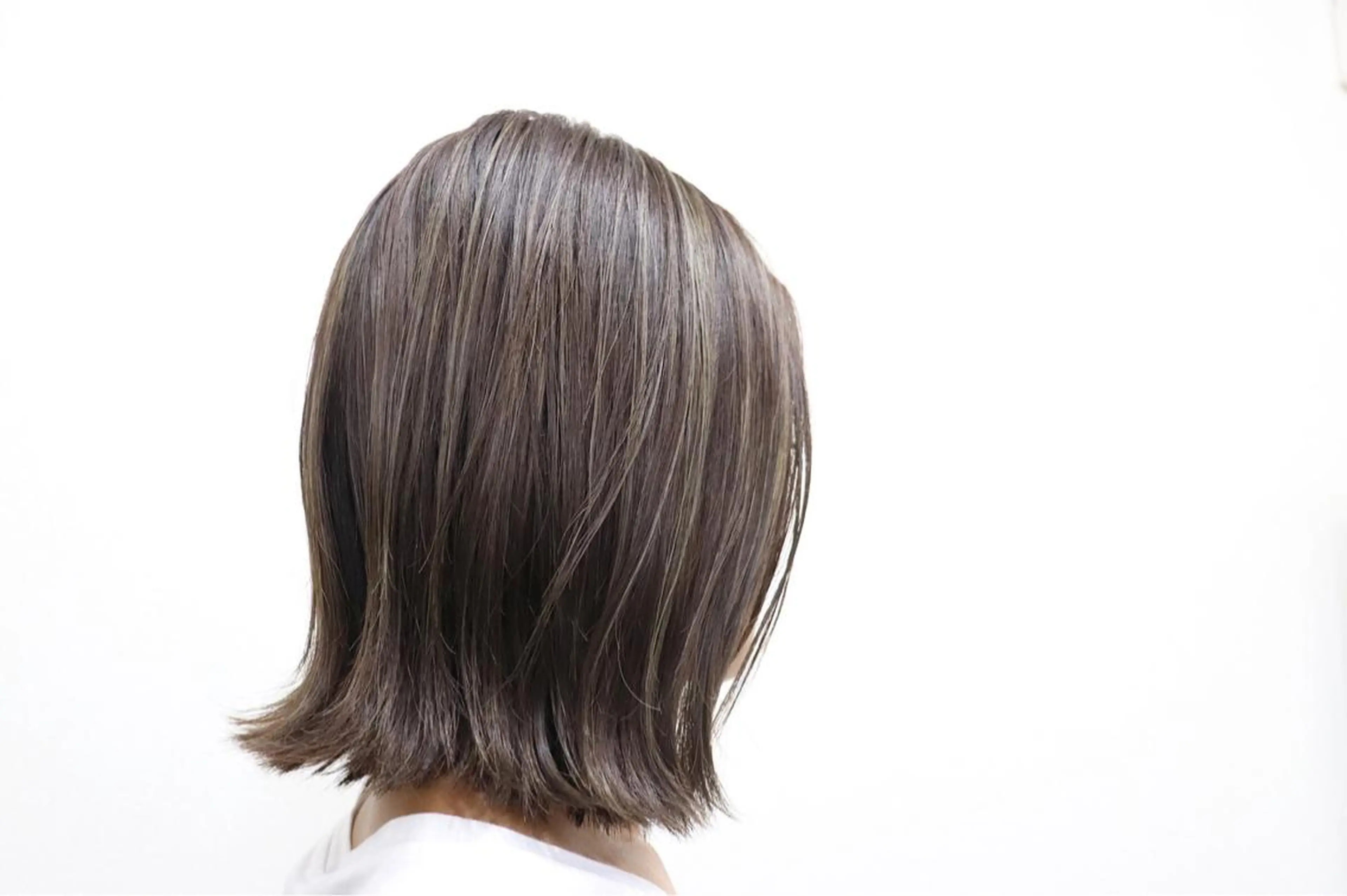 ミディアム ヘアカラー 髪質改善✨透明感カラ ー🌈シエルブルーのヘアスタイル