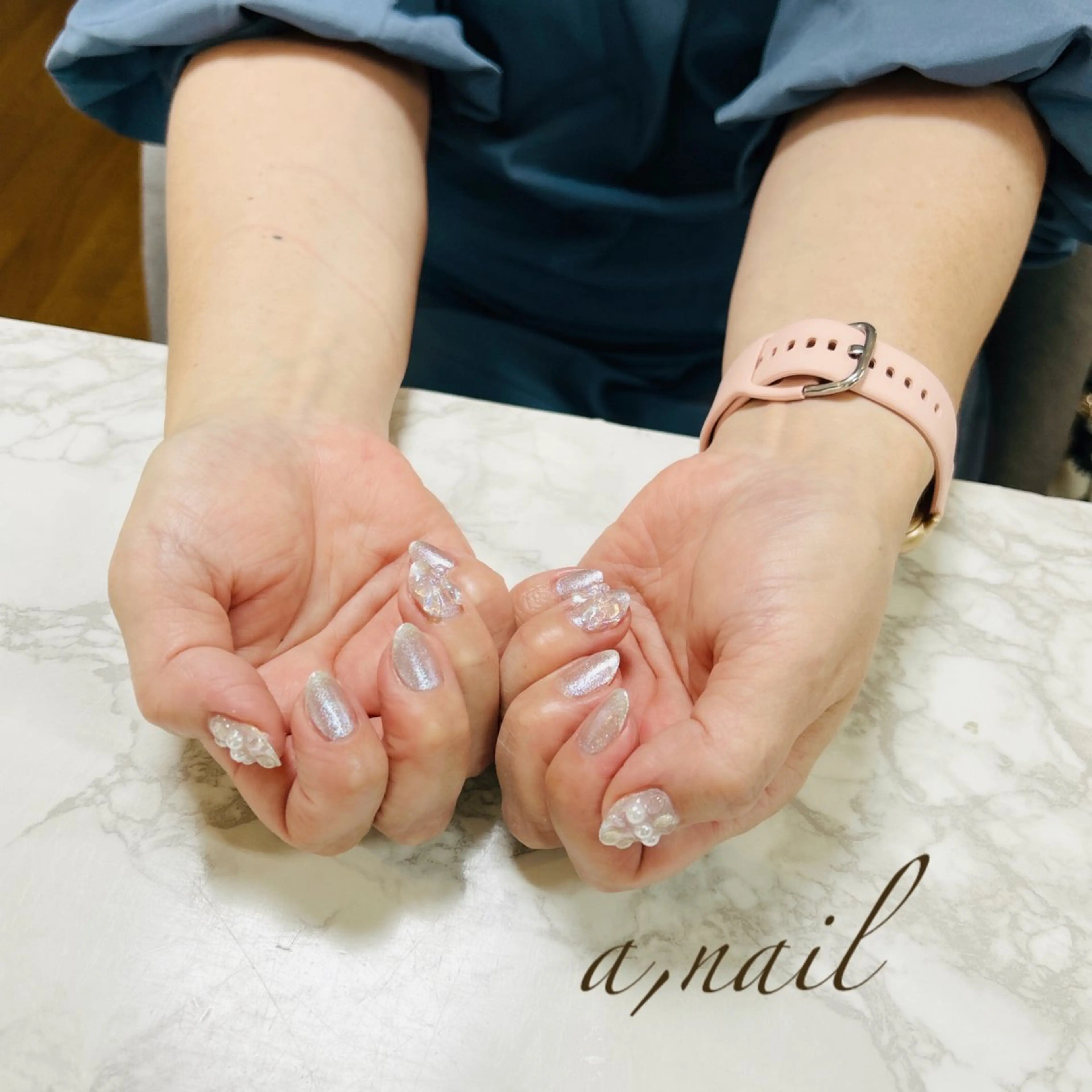 ネイル オーロラネイル フットネイル ジェルネイル グラデーション キラキラネイル ハンドネイル ネイルサロン エーネイルのネイルデザイン