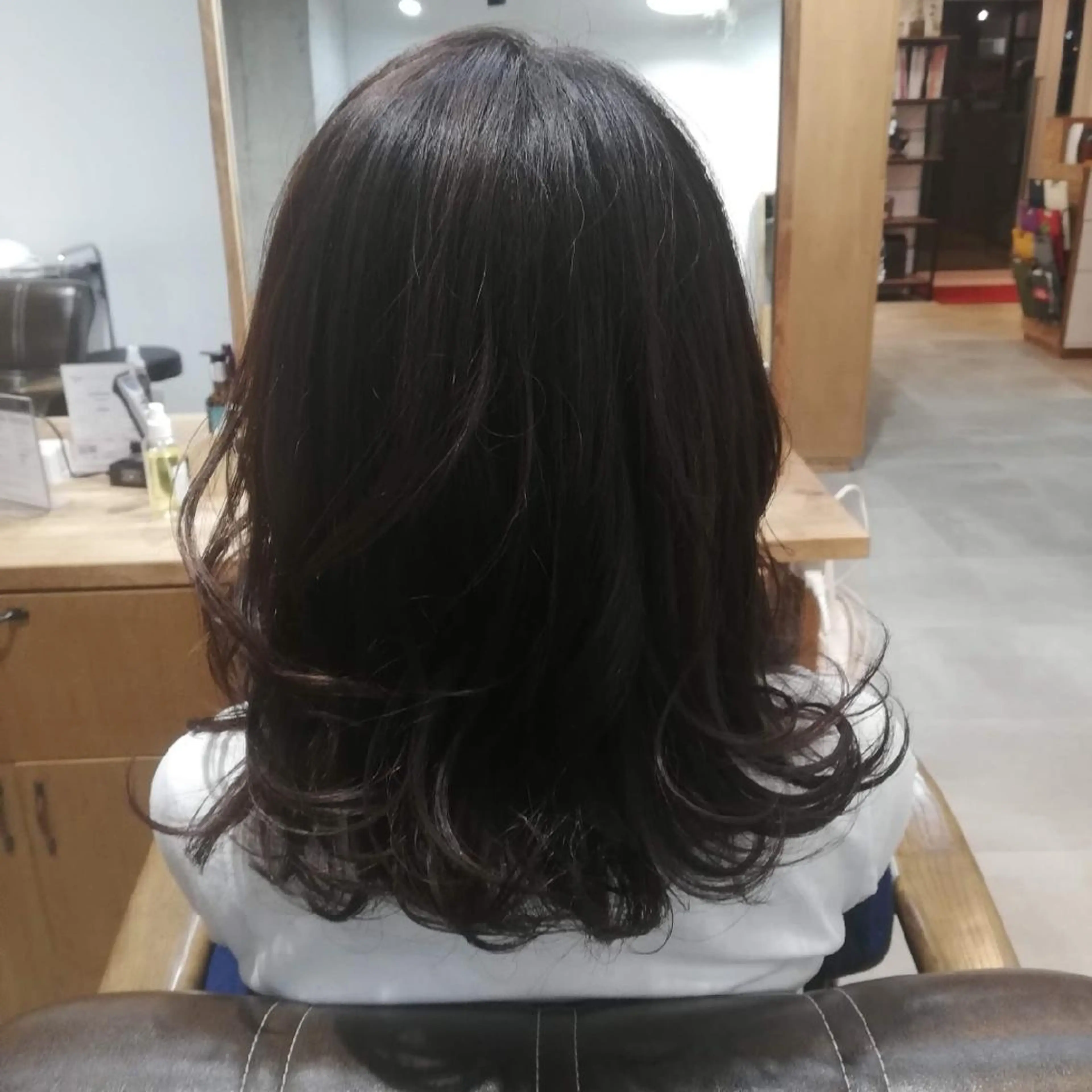 ミディアム カラー 安岡美咲✂︎ 艶カラー/髪質改善のヘアスタイル