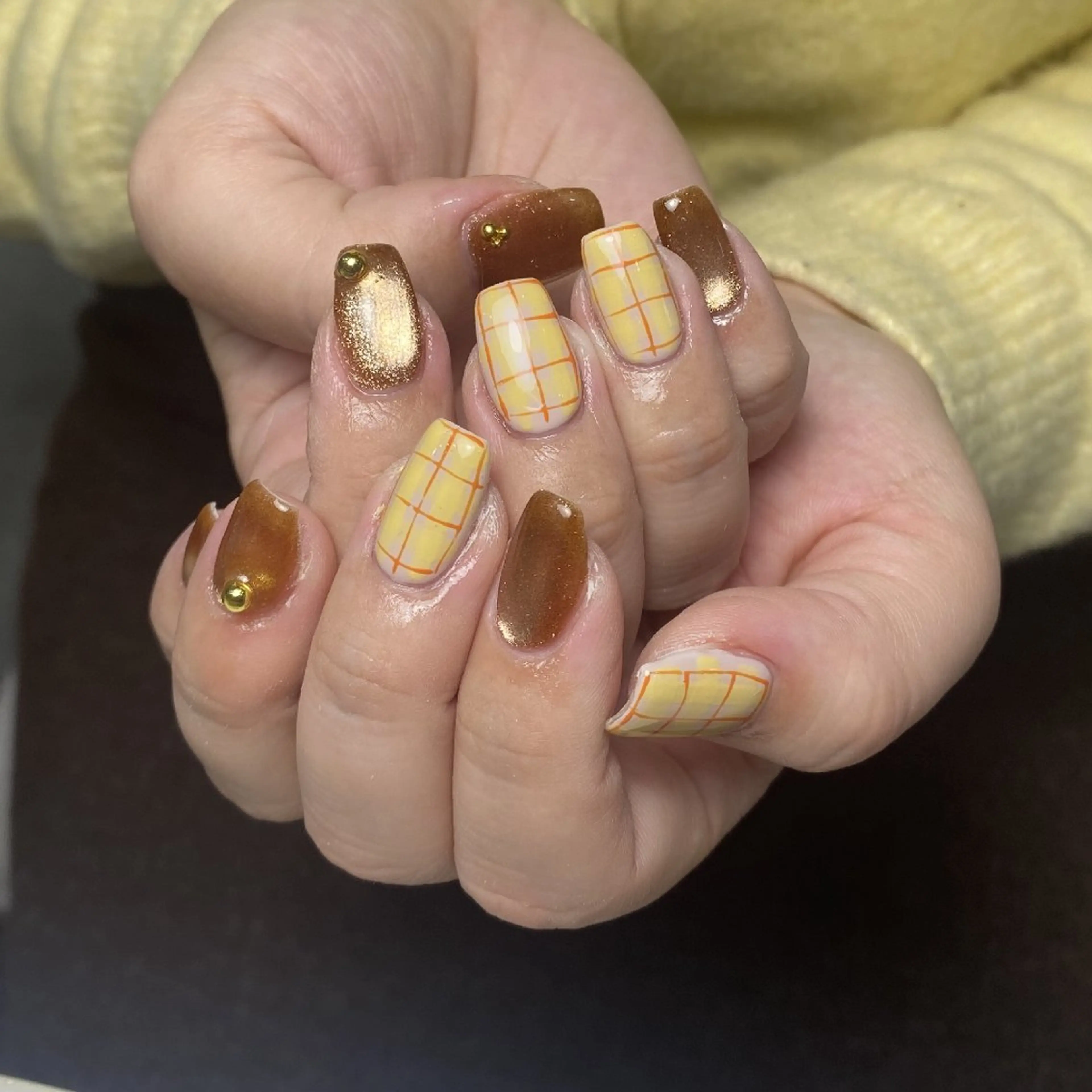 ネイル チークネイル フレンチネイル ジェルネイル ガーリー キラキラネイル ハンドネイル UM Nail Salonのネイルデザイン