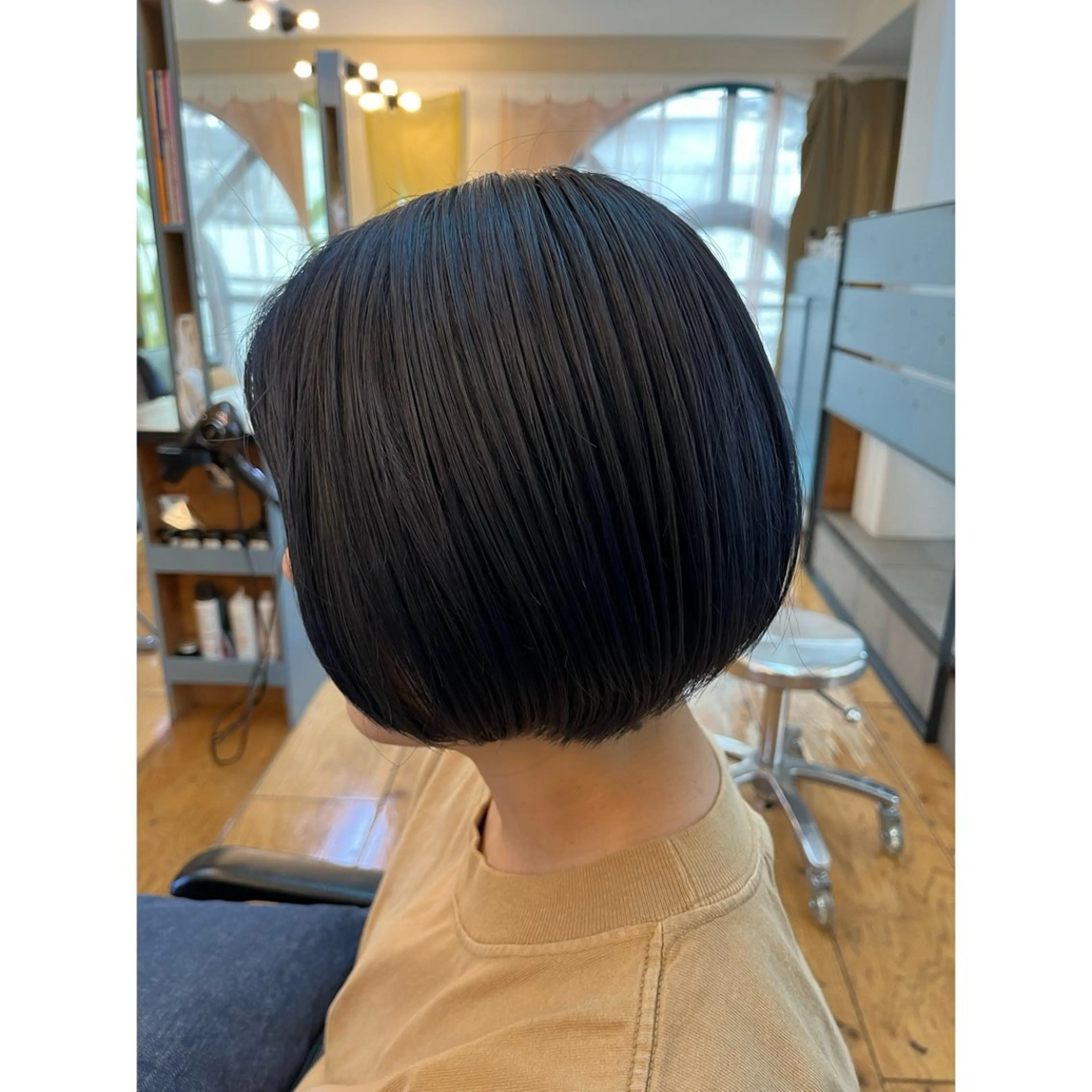 ショート カラー ブリーチ グレージュ ラベンダーカラー ラベンダーグレージュ ラベンダーグレー カット ヘアカラー トリートメント Lagom(ラゴム) なかだのヘアスタイル