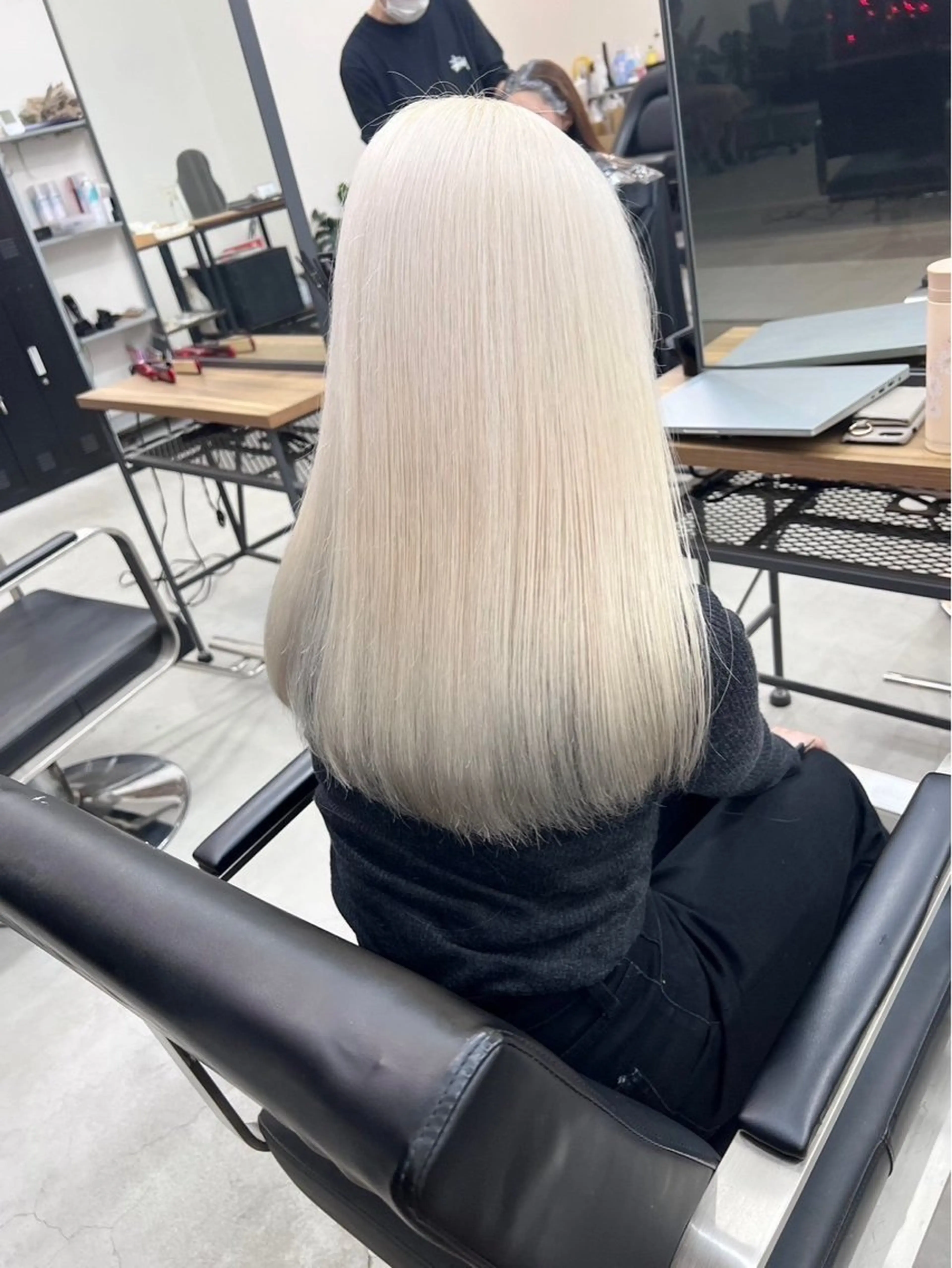 セミロング カラー アディクシーカラー バレイヤージュ ミストバング ベージュカラー 黒髪 カット ヘアカラー トリートメント Eir江坂　カット/ボブ/ショート/髪質改善カラー/トリートメント所属・髪質改善カラー特化 亮輔【江坂駅すぐ】のヘアスタイル