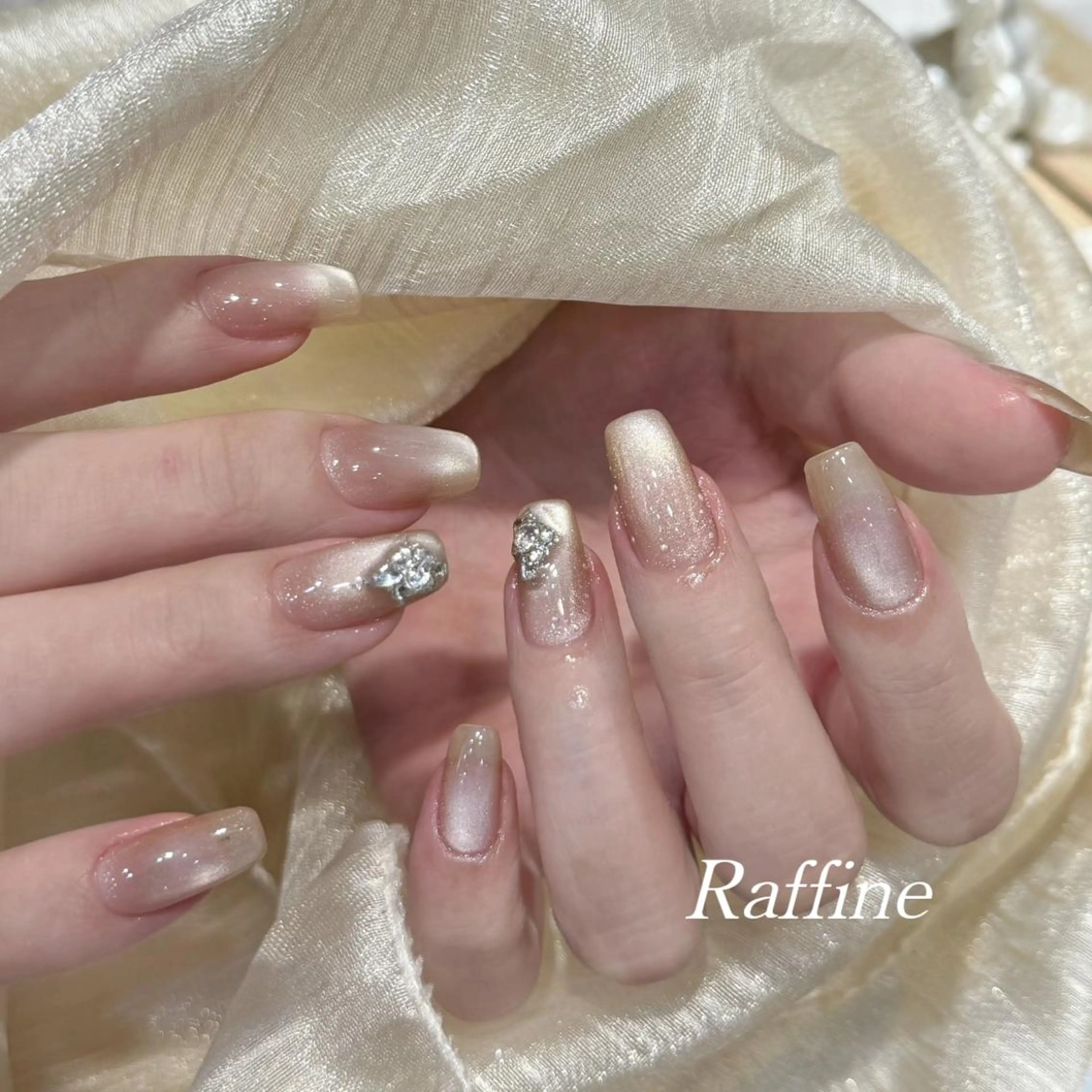 ネイル RAFFINE 月🦋🩵のネイルデザイン