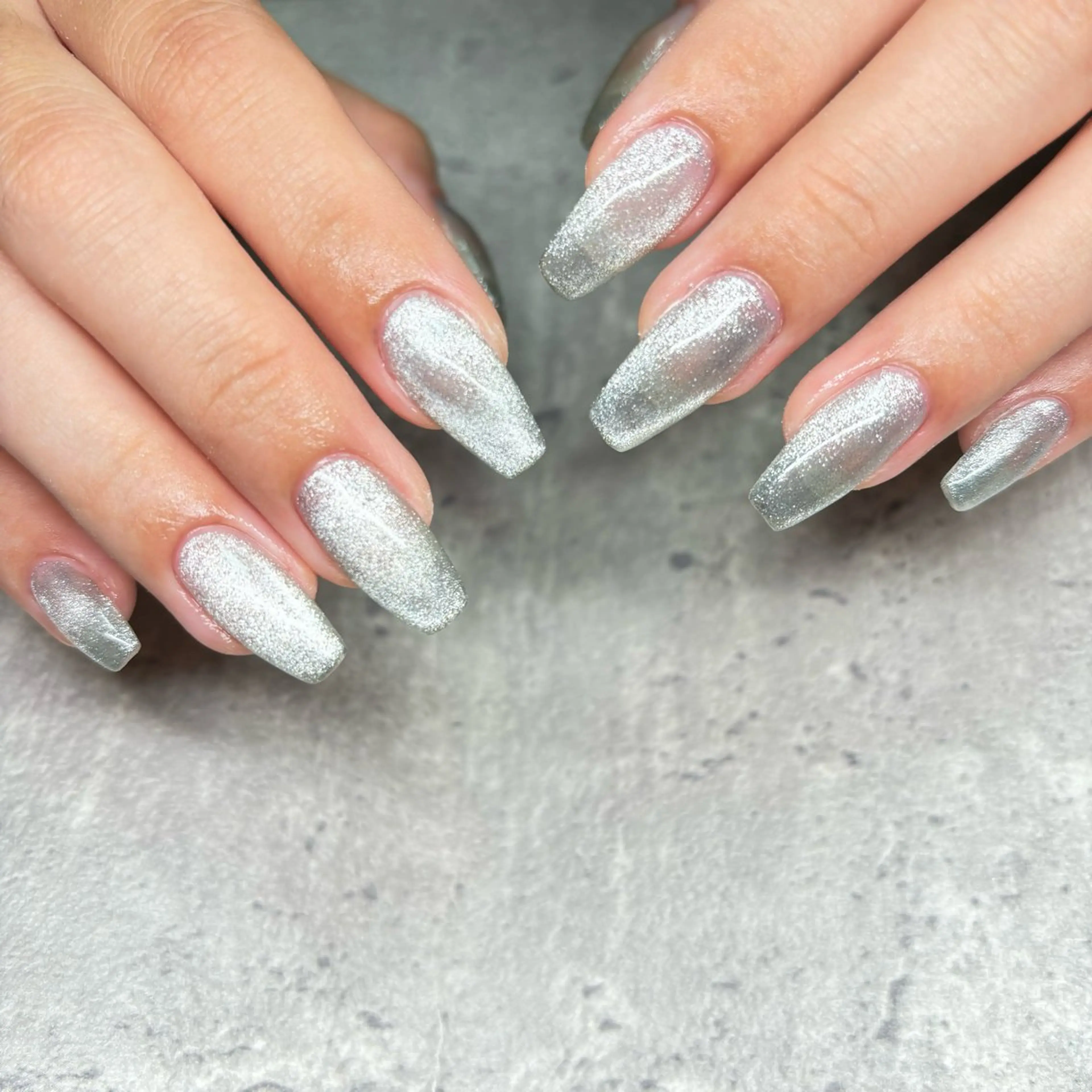 ネイル ブルー マグネットネイル ハンドネイル RE💟N.NAIL ラテン系お姉さんのネイルデザイン