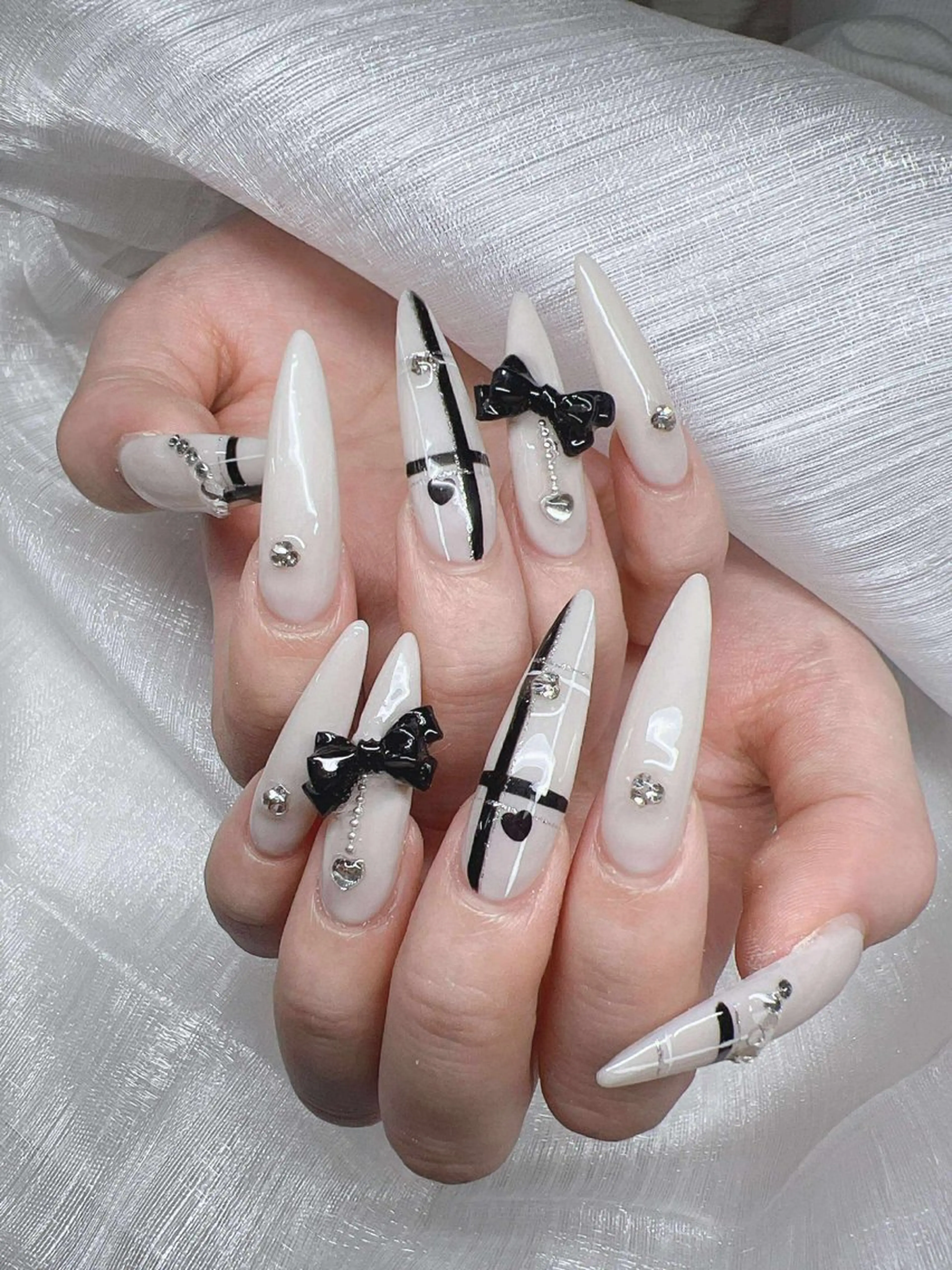 ネイル 長さ出し グラデーション 卒業式 キラキラネイル マグネットネイル ハンドネイル Lee Nailsのネイルデザイン