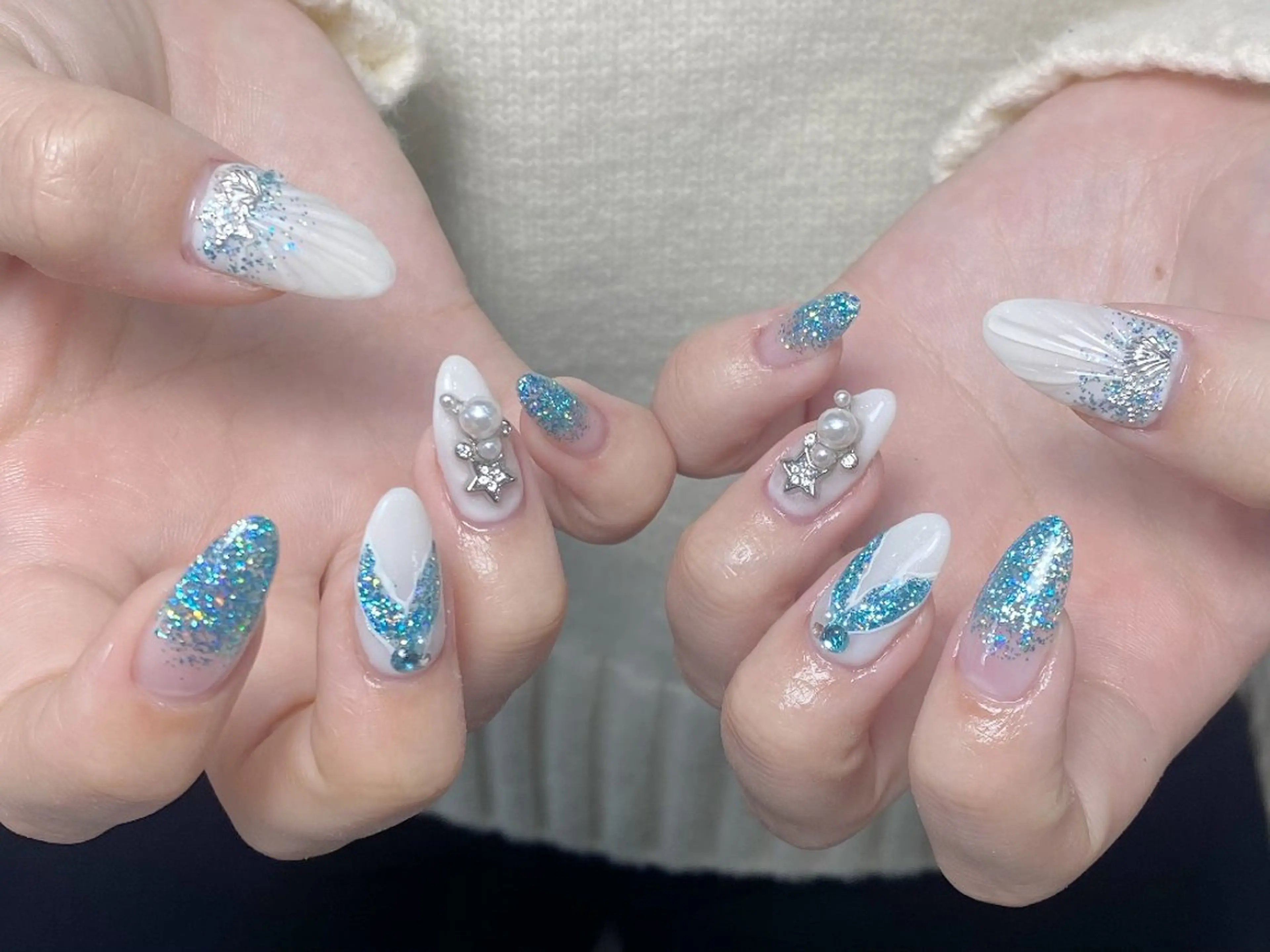 ネイル チークネイル 長さ出し フレンチネイル ジェルネイル キラキラネイル ハンドネイル UM Nail Salonのネイルデザイン