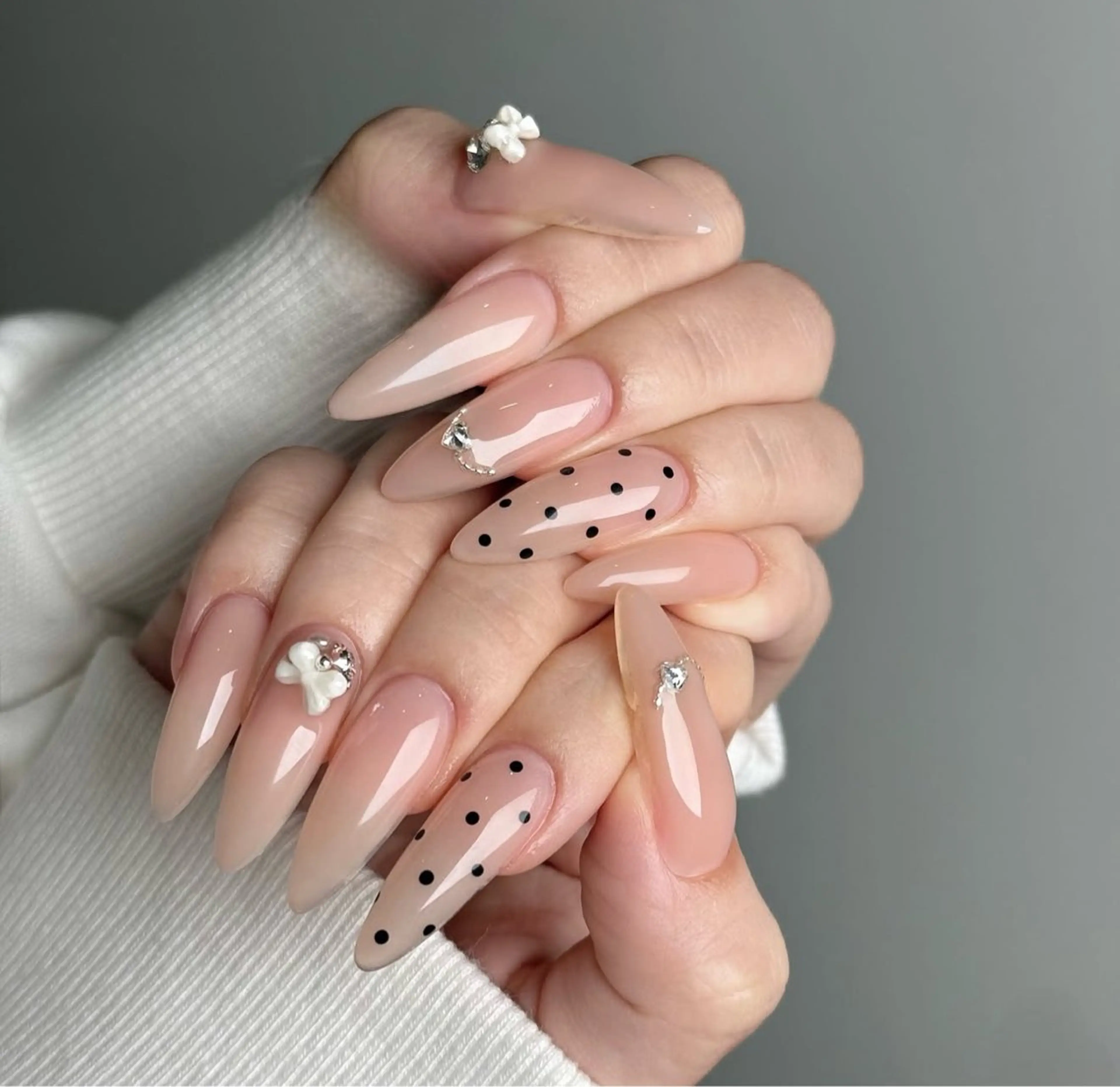 ネイル キラキラネイル マグネットネイル ミラーネイル ニュアンスネイル 春ネイル ハンドネイル Lina nail所属・Lunaa 池袋のネイルデザイン