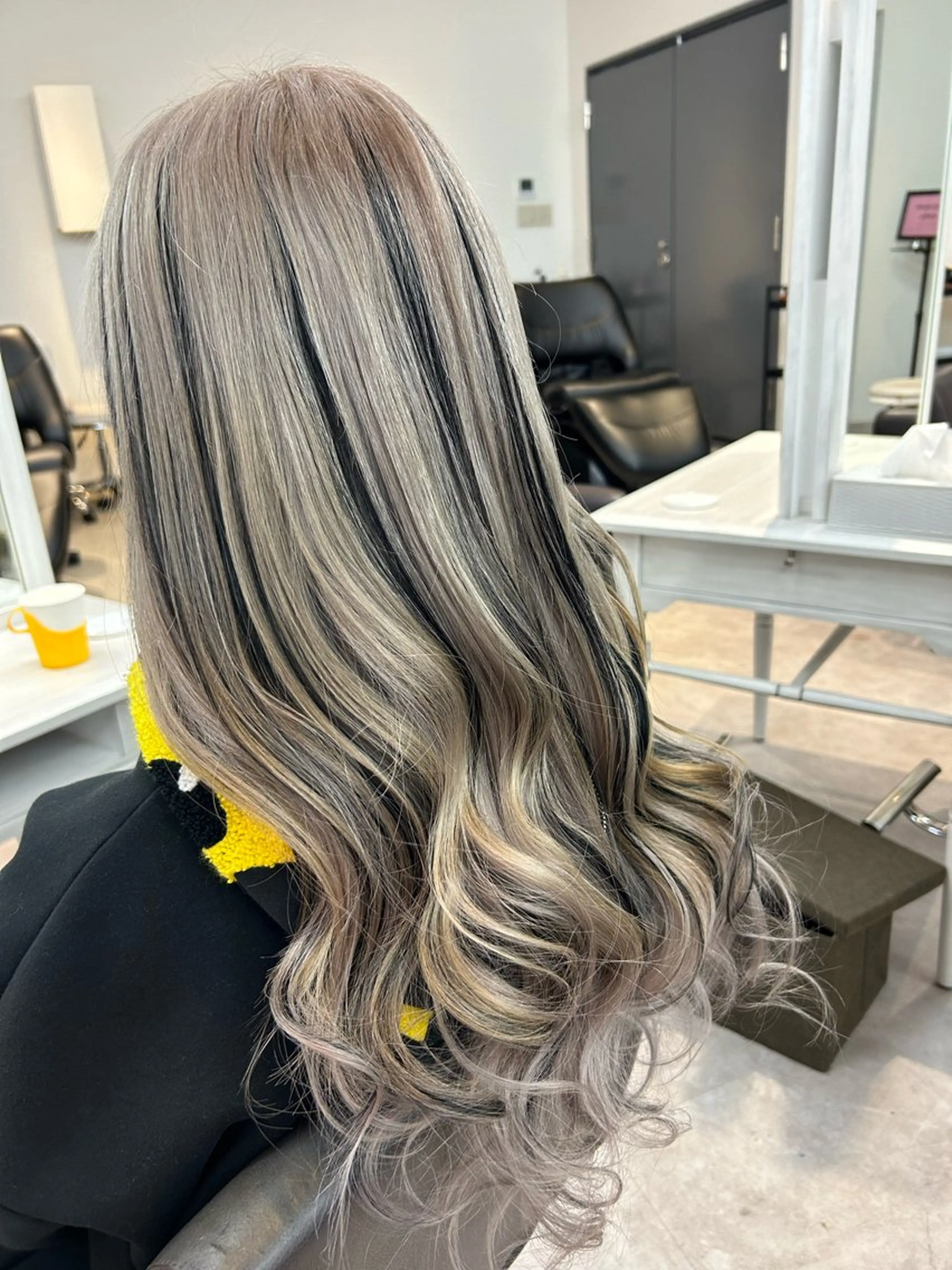 ロング カラー シールエクステ バレイヤージュ グラデーションカラー ハイライトカラー エクステ カット パーマ エクステ ヘッドスパ 下妻 カラーエクステ難波のヘアスタイル