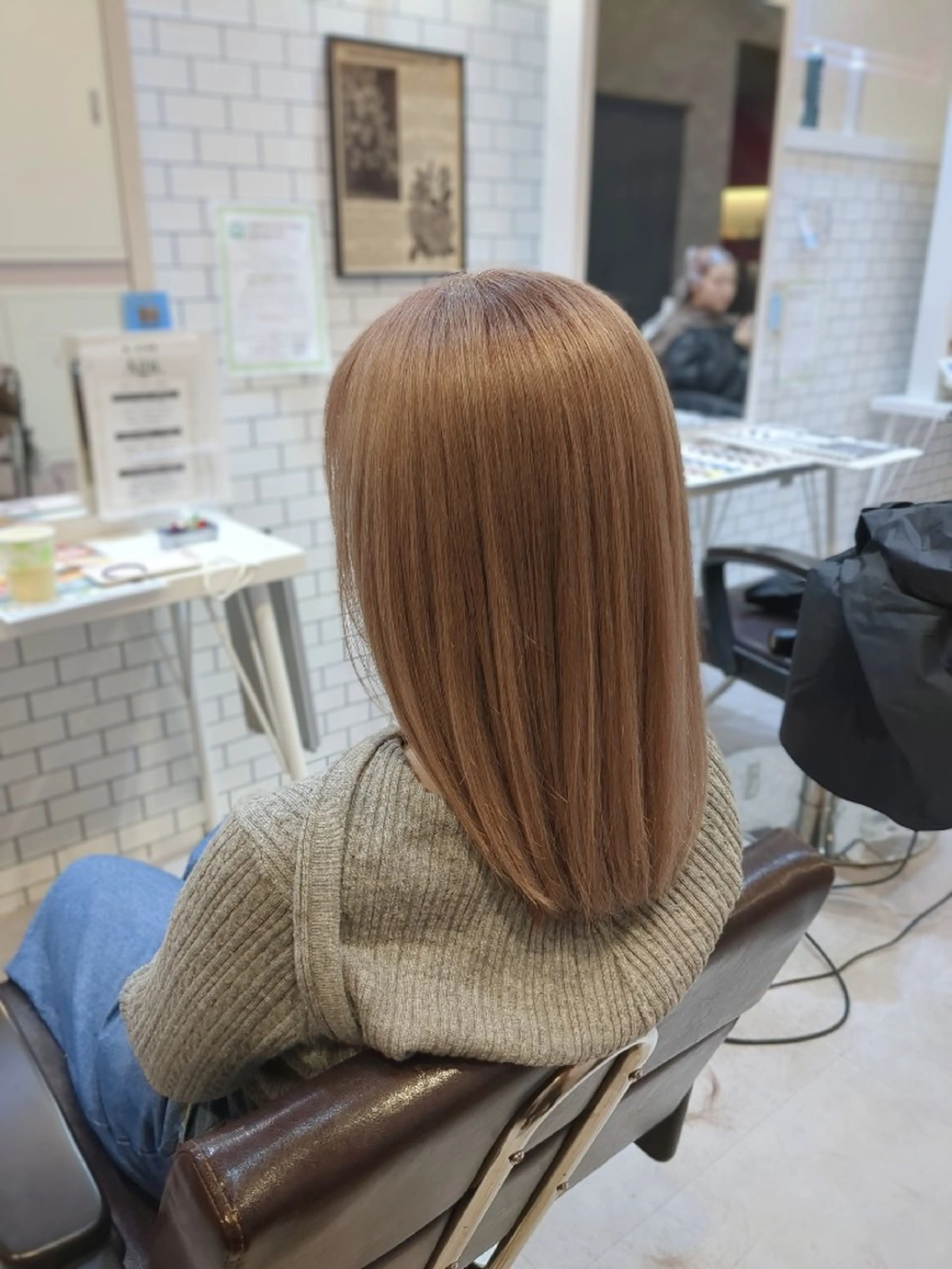 ミディアム カラー ベージュカラー ブリーチ ミルクティーベージュ アグヘアーヴィズ 永山店所属・菅原 涼のヘアスタイル