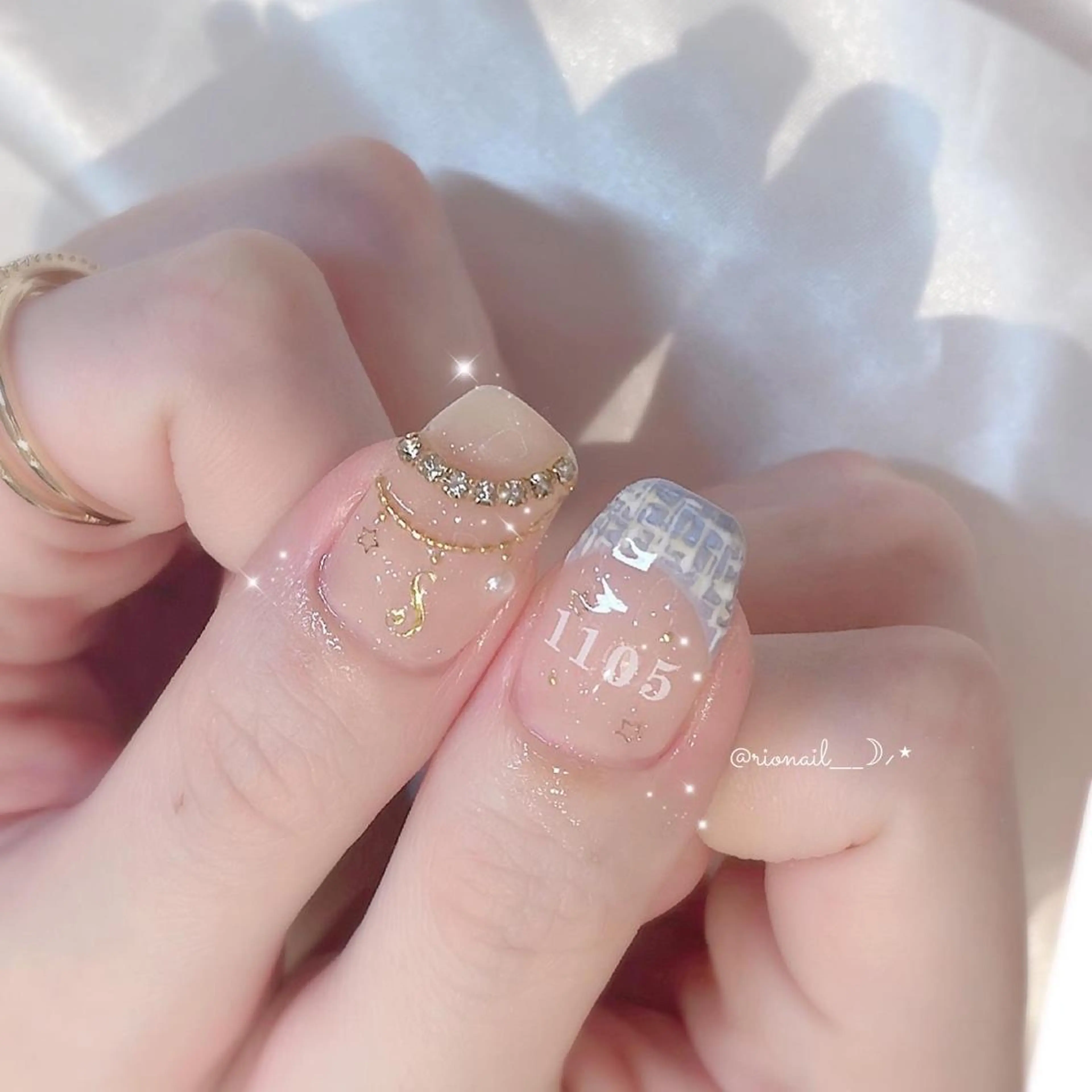 ネイル ハンドネイル 𝘙𝘪𝘰𝘯𝘢 ...🕯🤍のネイルデザイン