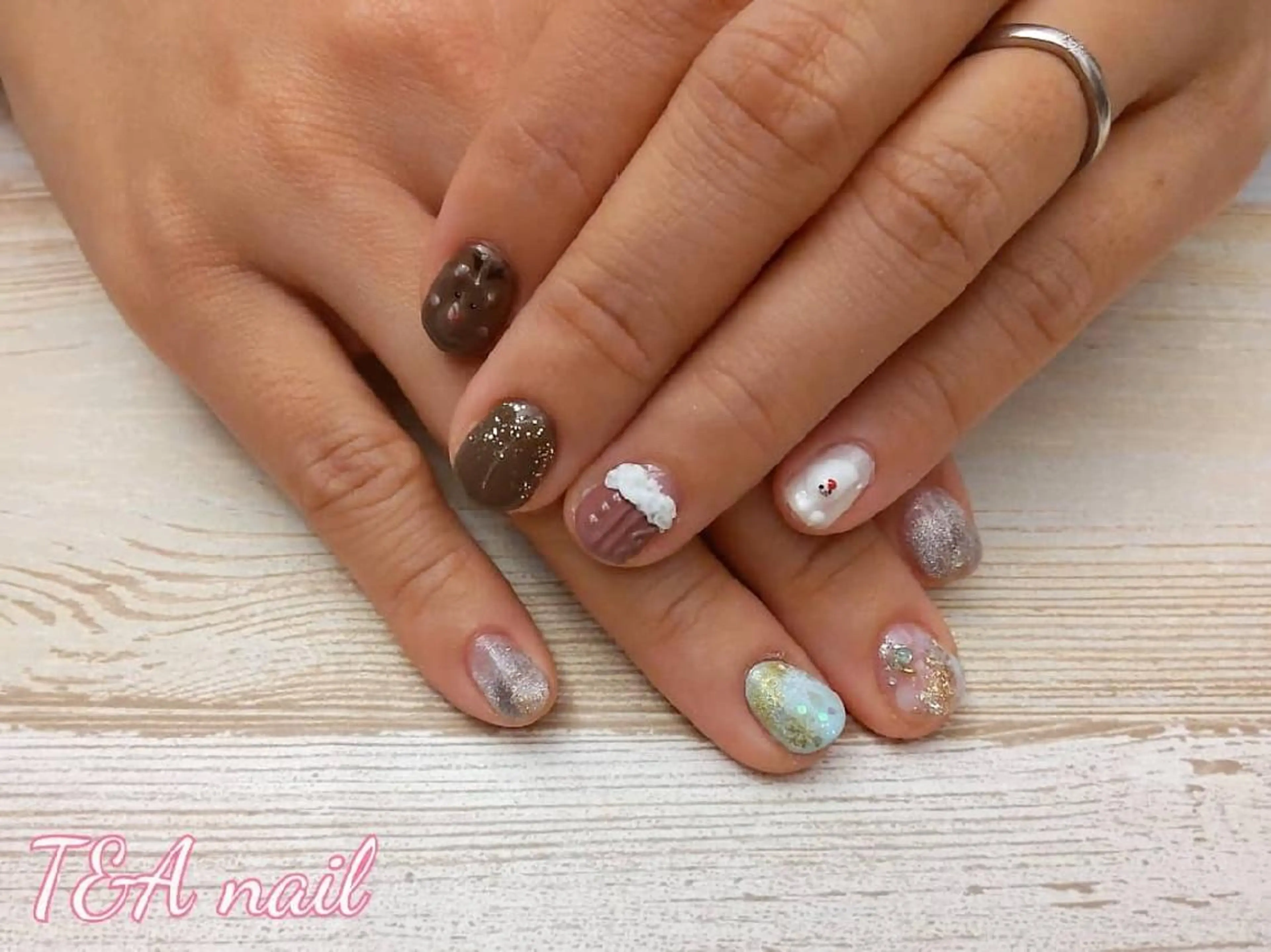 ショート ネイル クリスマス ニュアンスネイル 冬ネイル クリスマス T&A nailのネイルデザイン