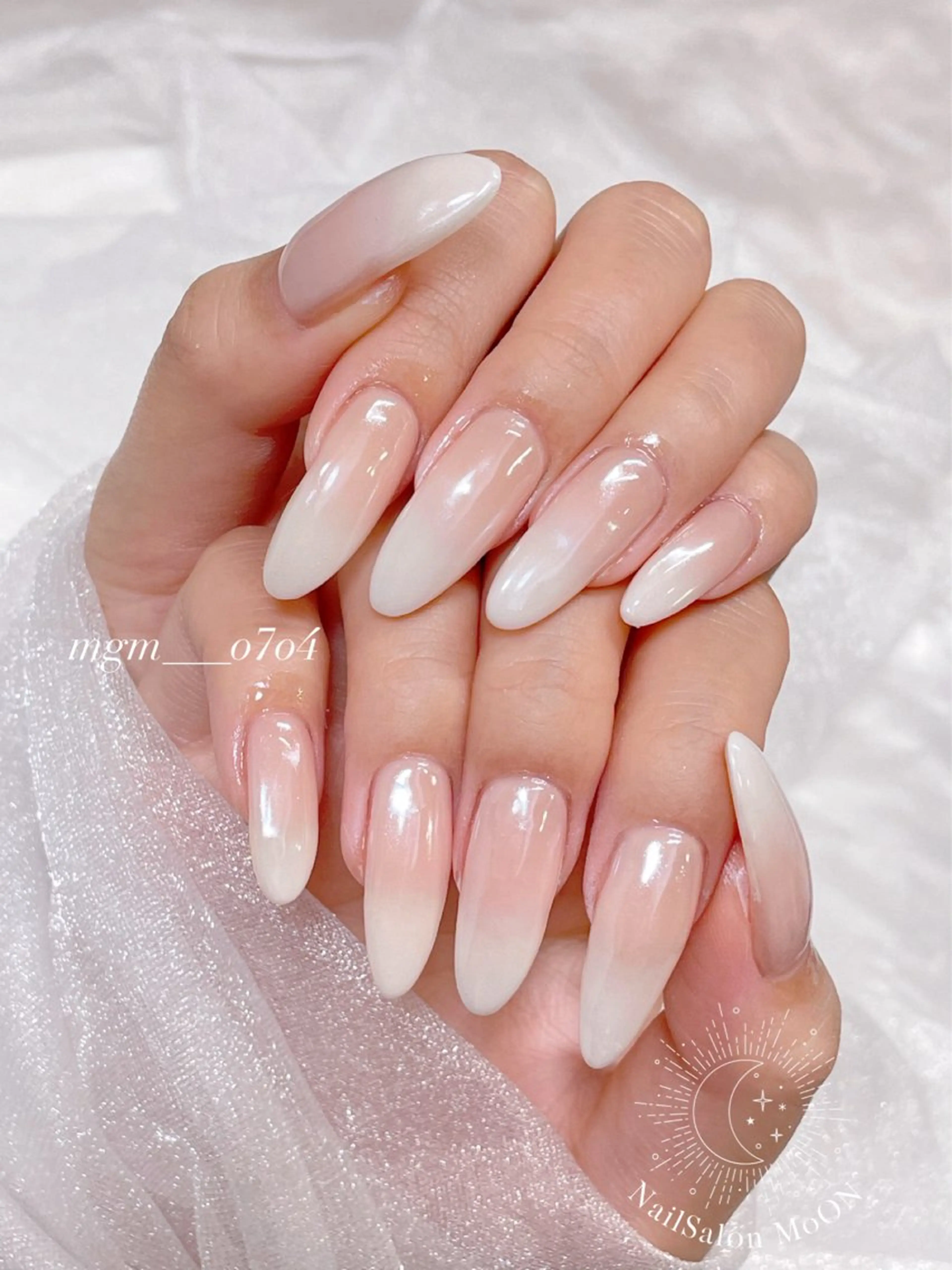 MoON...❤︎ MeGuのネイルデザイン