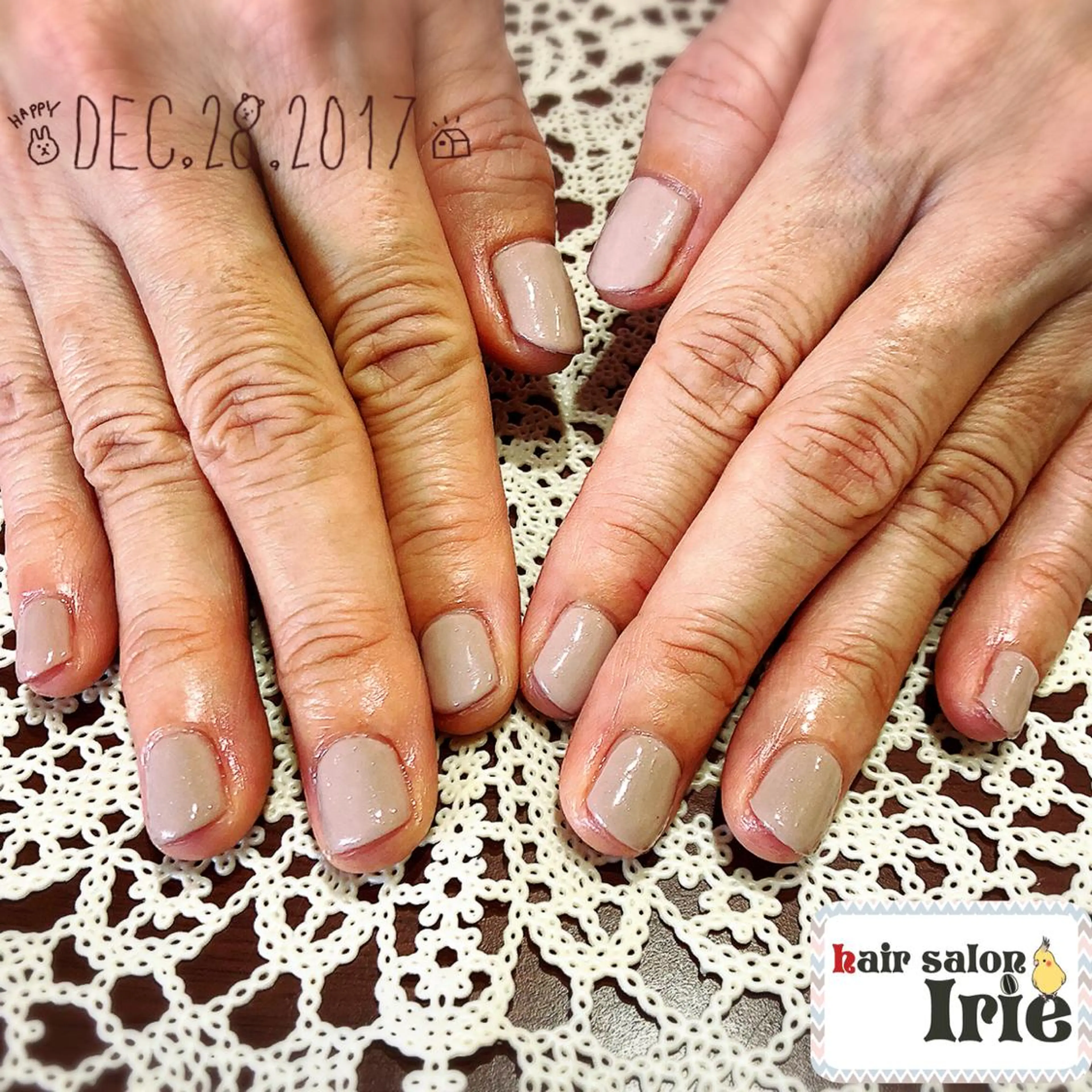 ロング カラー パーマ ヘアアレンジ メンズ キッズ ネイル ベージュカラー モカベージュ キラキラネイル ワンカラーネイル ハンドネイル ハンドケア Hair salon Irie所属・與儀 知佳のネイルデザイン