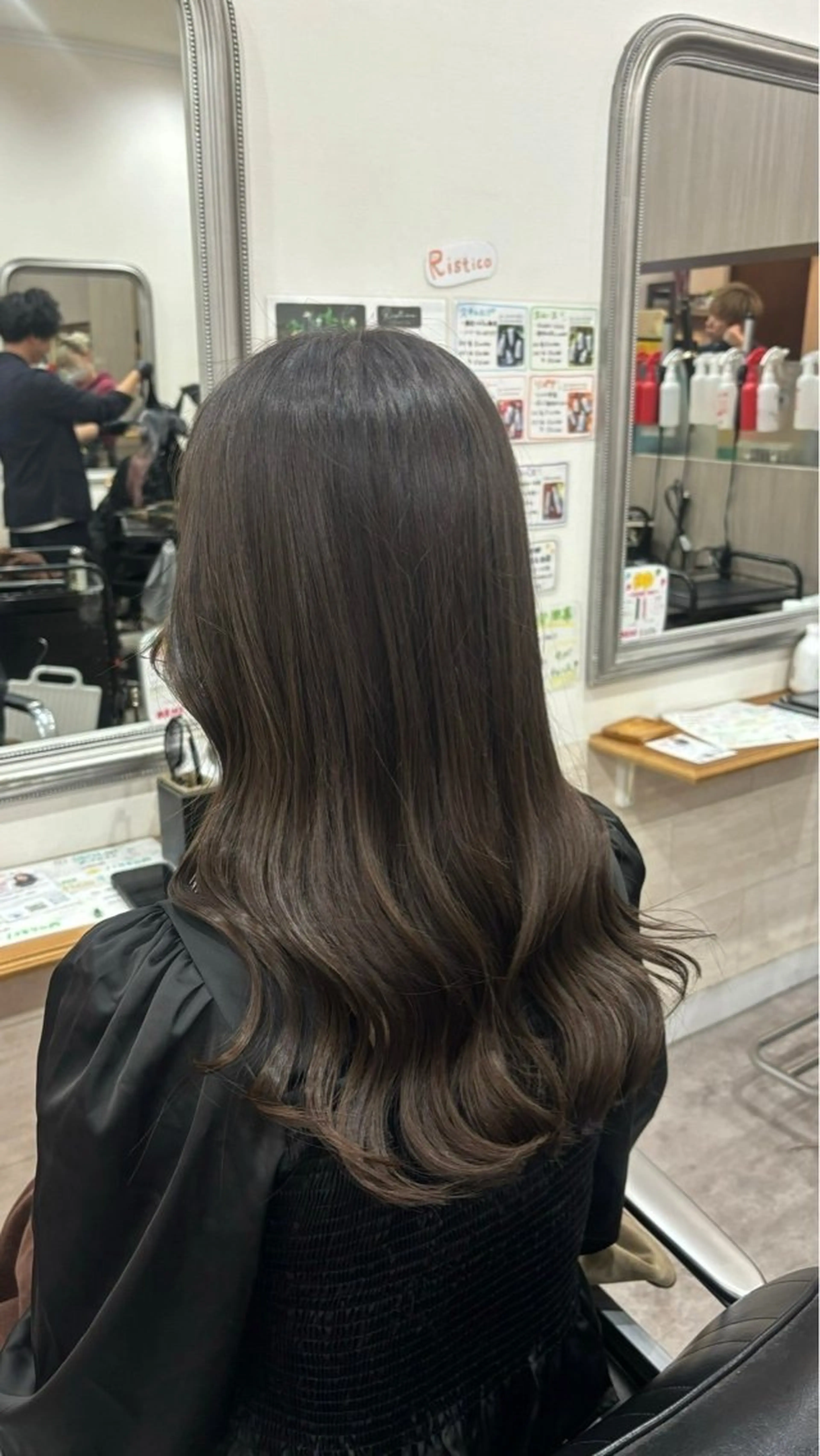 セミロング カラー ヘアカラー 堀川 希歩のヘアスタイル