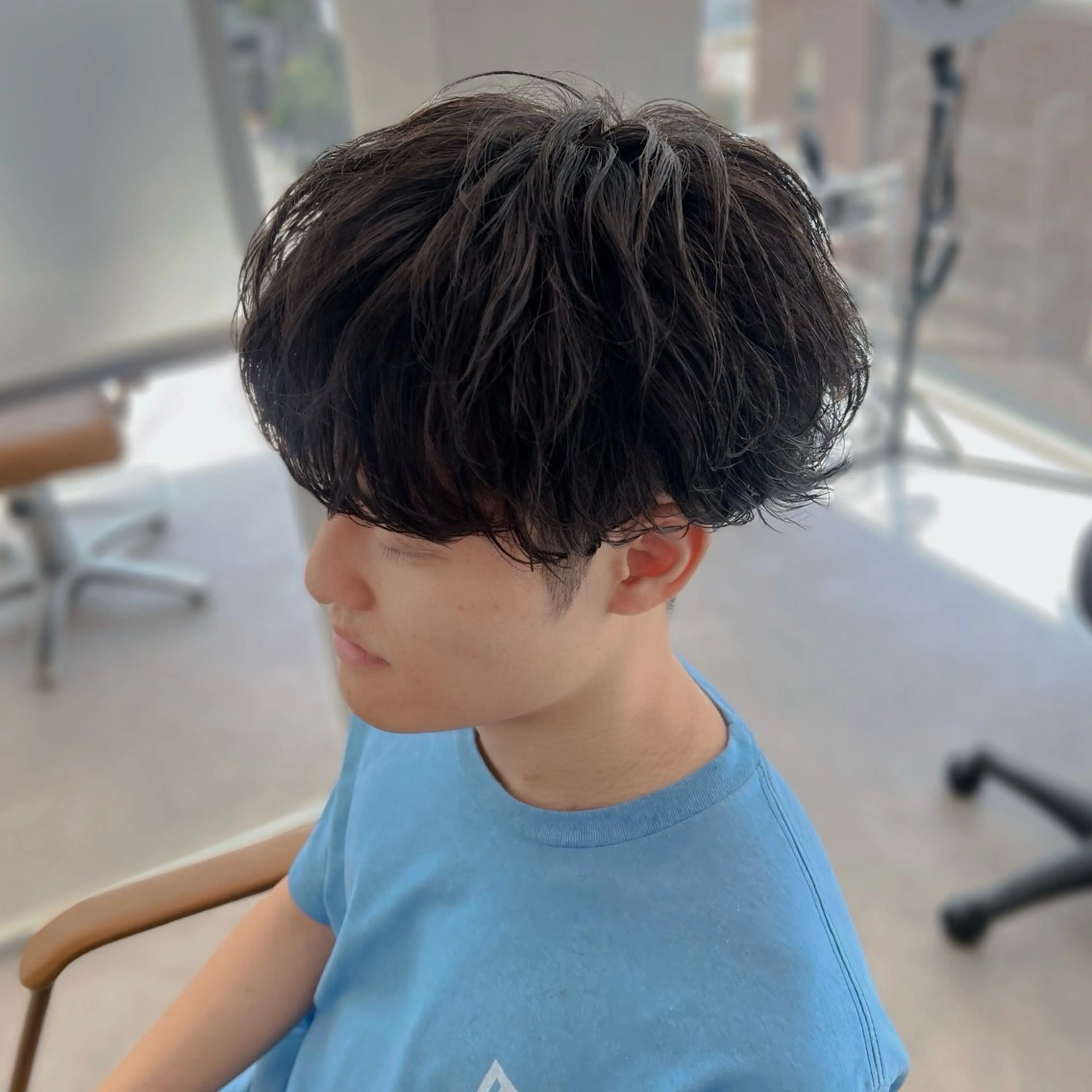 ミディアム パーマ メンズ ミディアムパーマ メンズパーマ フェザー/ゆるふわ パーマ/鐘ヶ江 航青のヘアスタイル