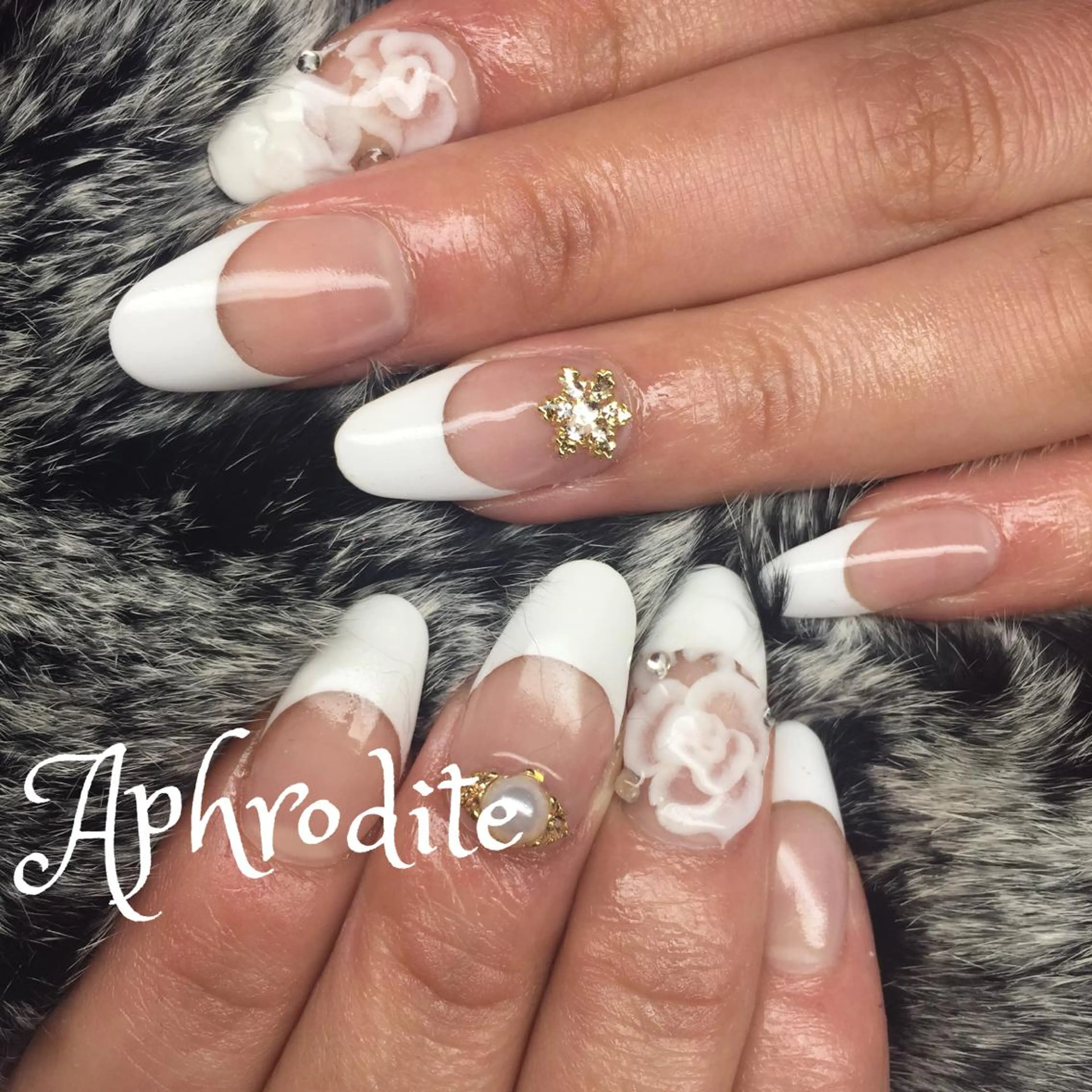 ネイル フレンチネイル シンプルネイル 冬ネイル Aphrodite パラジェル認定サロンのネイルデザイン