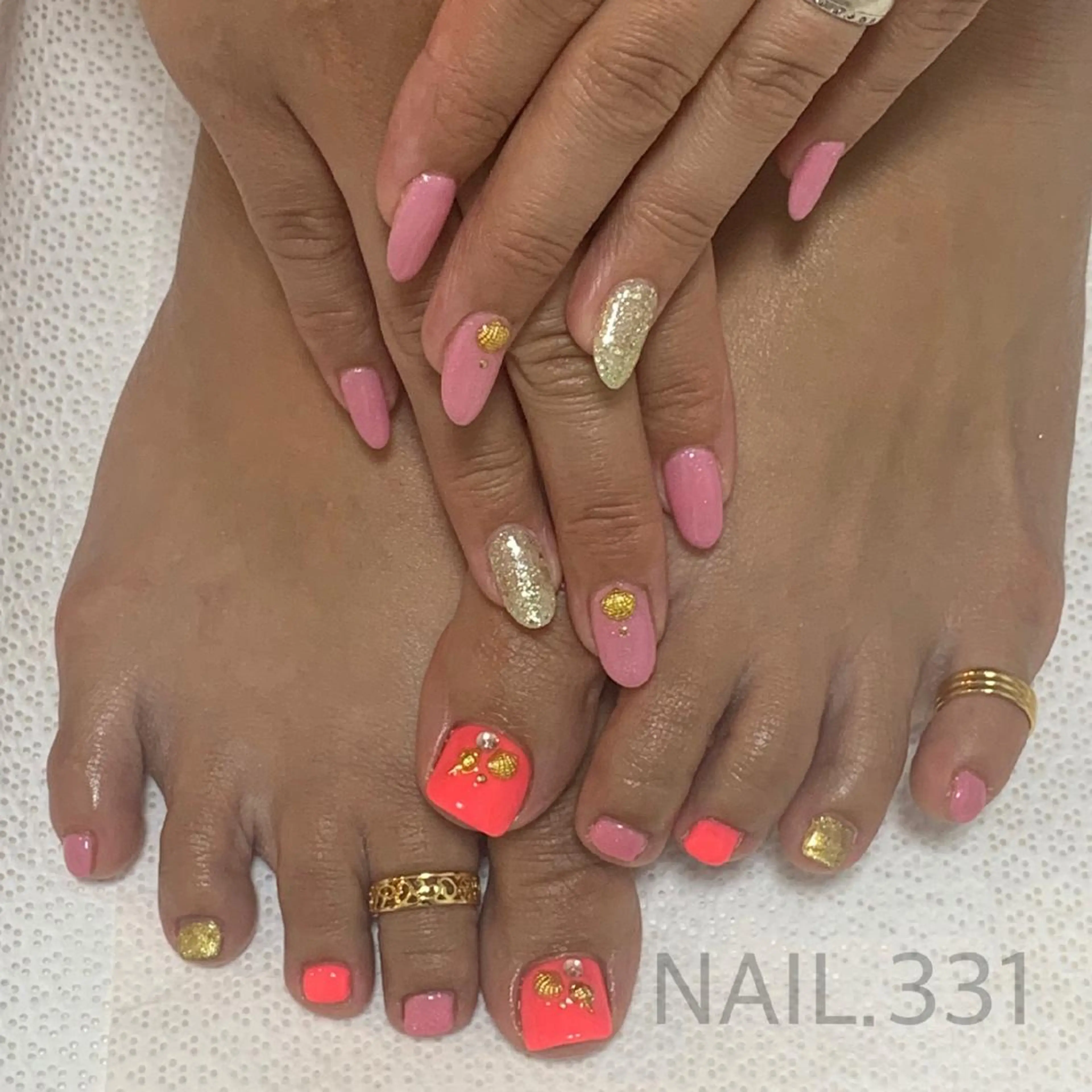 ネイル オーロラネイル フラッシュネイル フットネイル ラメ(グリッター) マグネットネイル NAIL.331所属・Nail 331のネイルデザイン