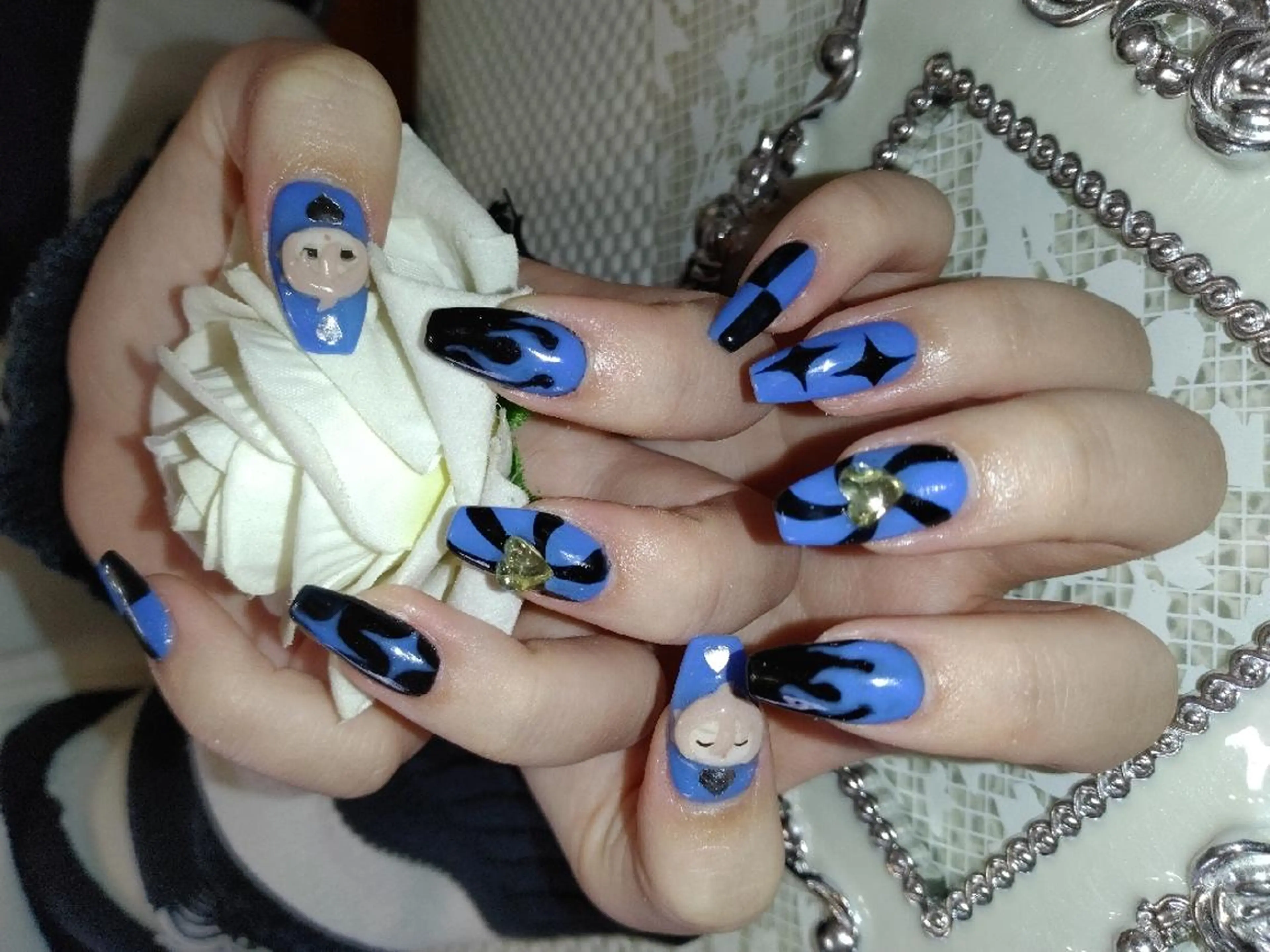 ネイル エステとネイル ローズコンフォートのネイルデザイン